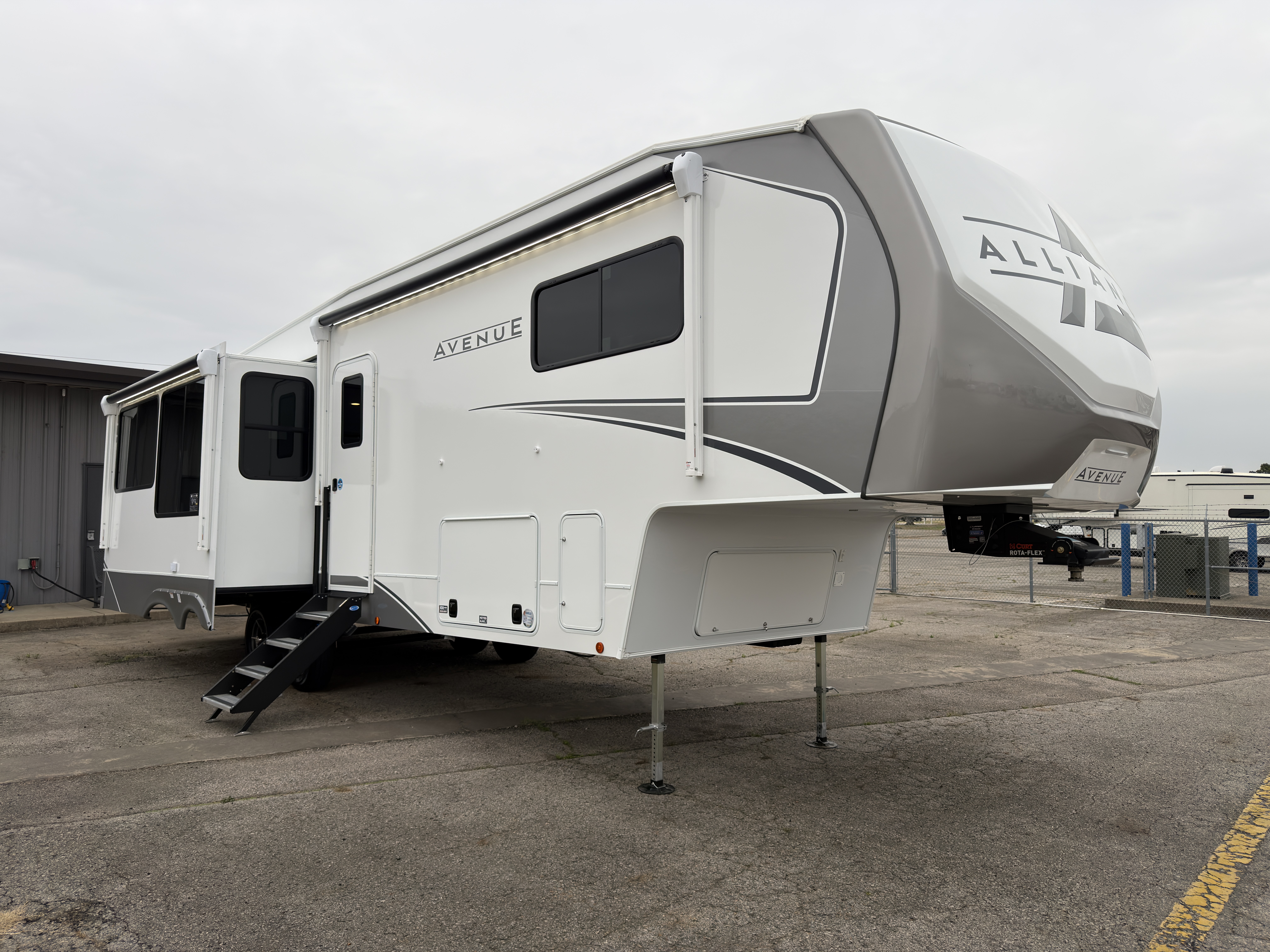 2026 Alliance RV Avenue 32RLS - Image 1