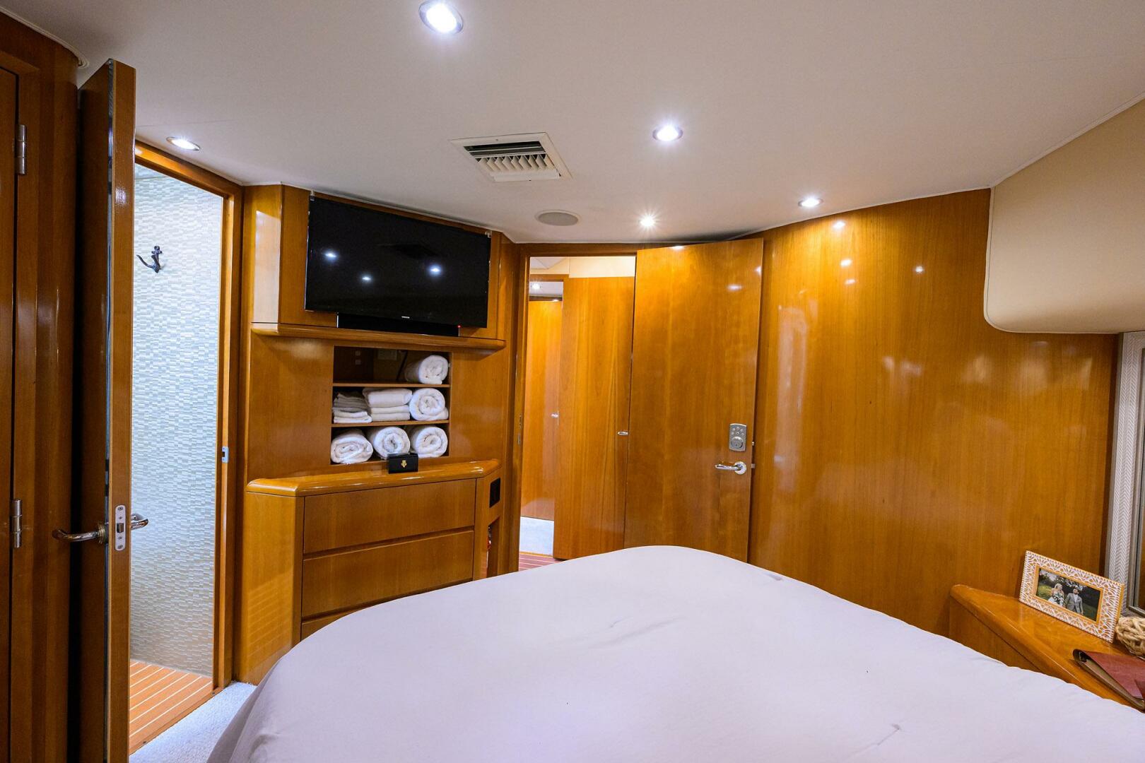 2001 Hatteras 43 Convertible Base - Image 24