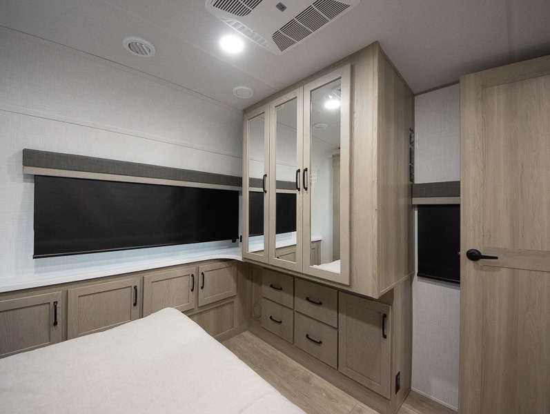 2025 Forest River Rockwood Signature Ultra Lite 8336BH - Image 19
