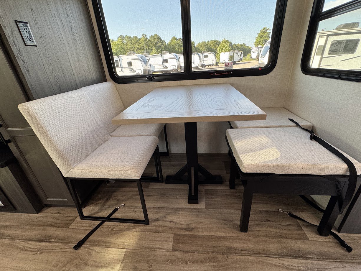 2026 VENTURE RV SPORTTREK 333VMI - Image 29