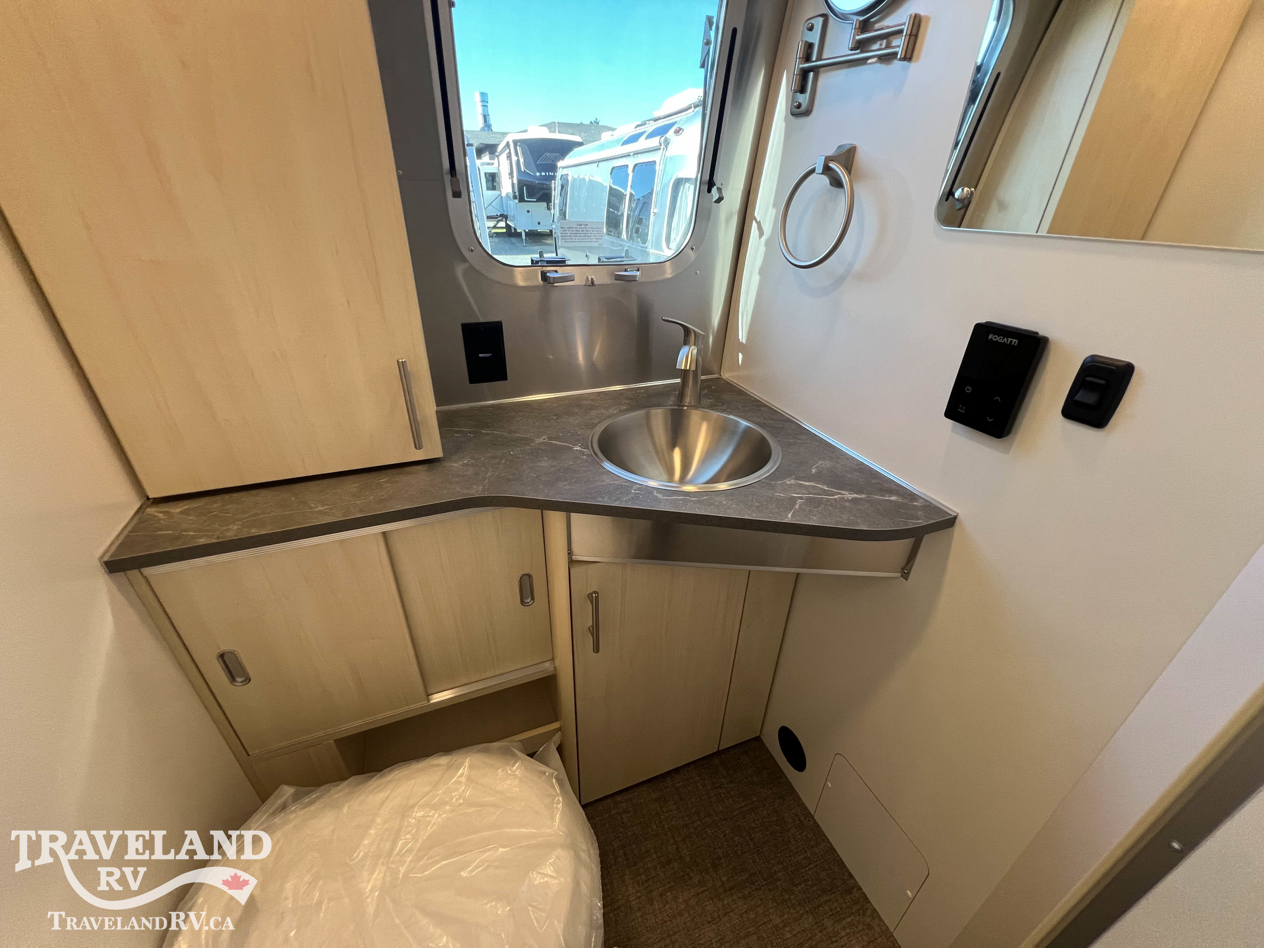 2026 Airstream Flying Cloud 25FB - Image 20