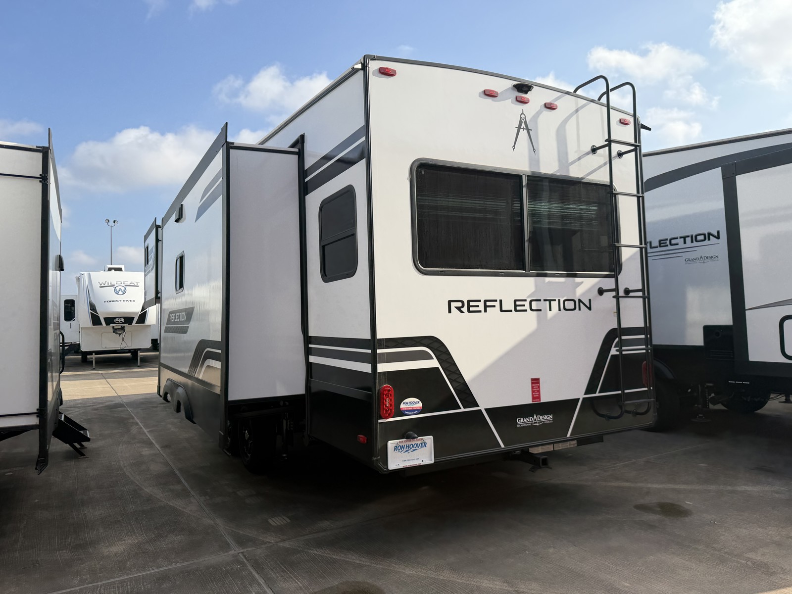 2026 GRAND DESIGN 303RLS - Image 9