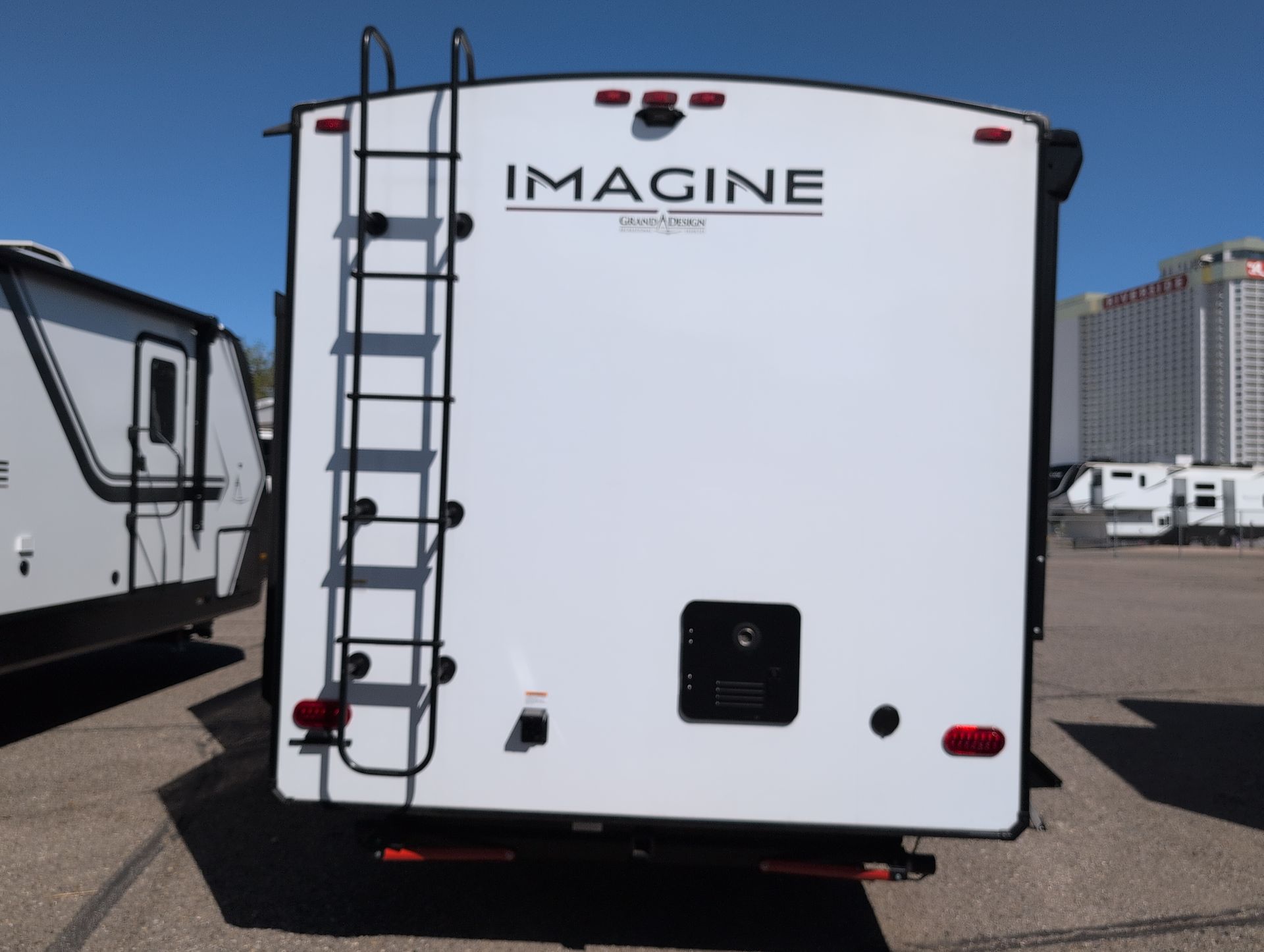 2027 Grand Design Imagine 2470BH - Image 12