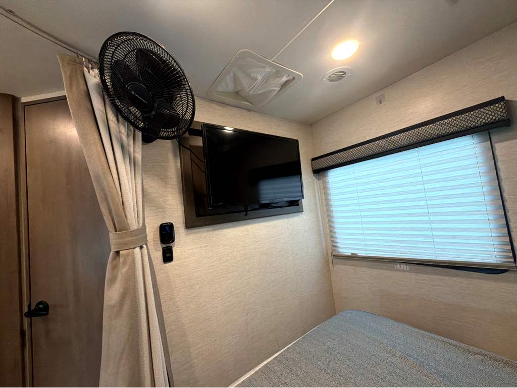 2025 Thor Motor Coach MAGNITUDE GA24 - Image 22