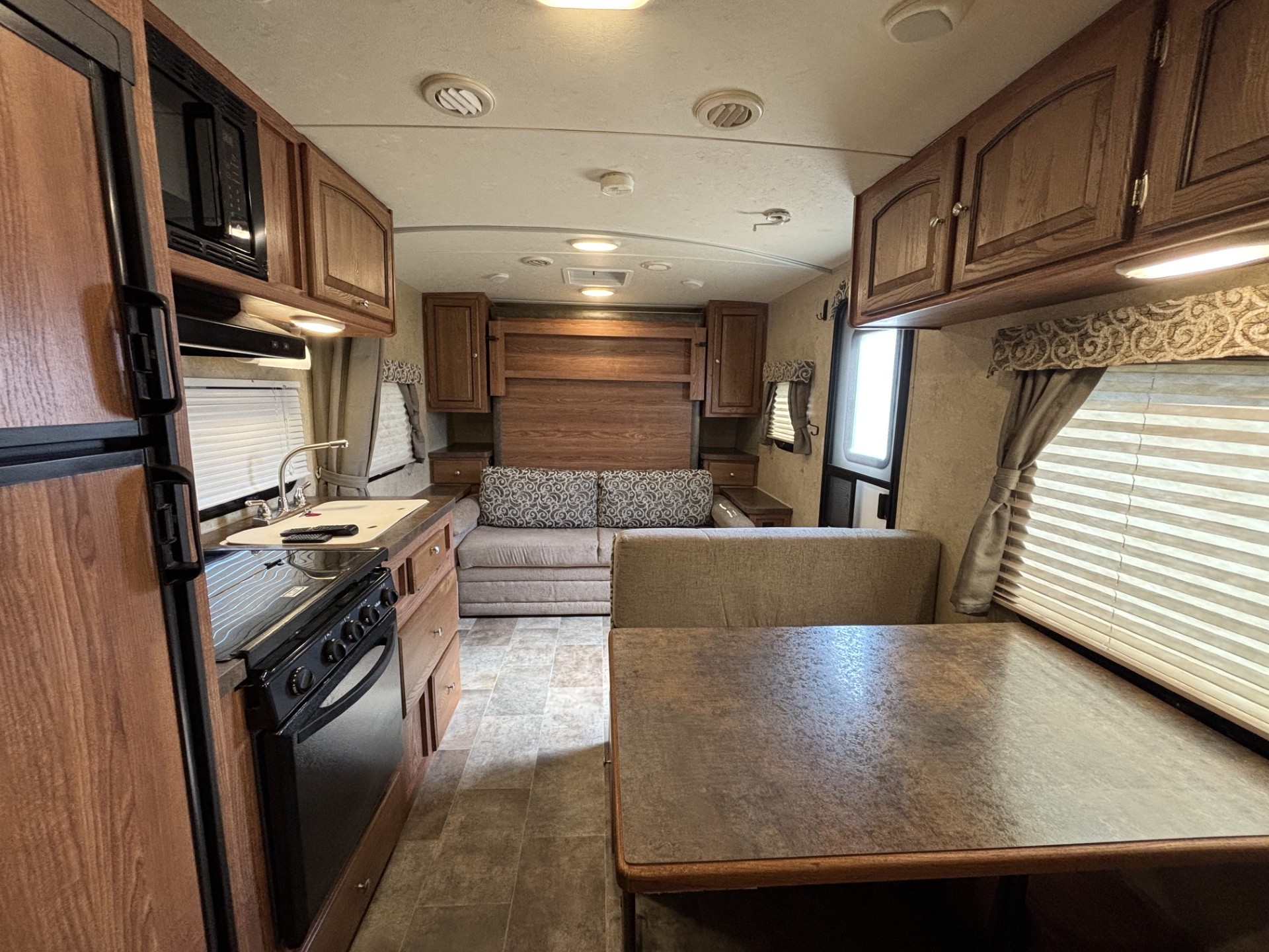 2016 Forest River Flagstaff Micro Lite 23FB - Image 12