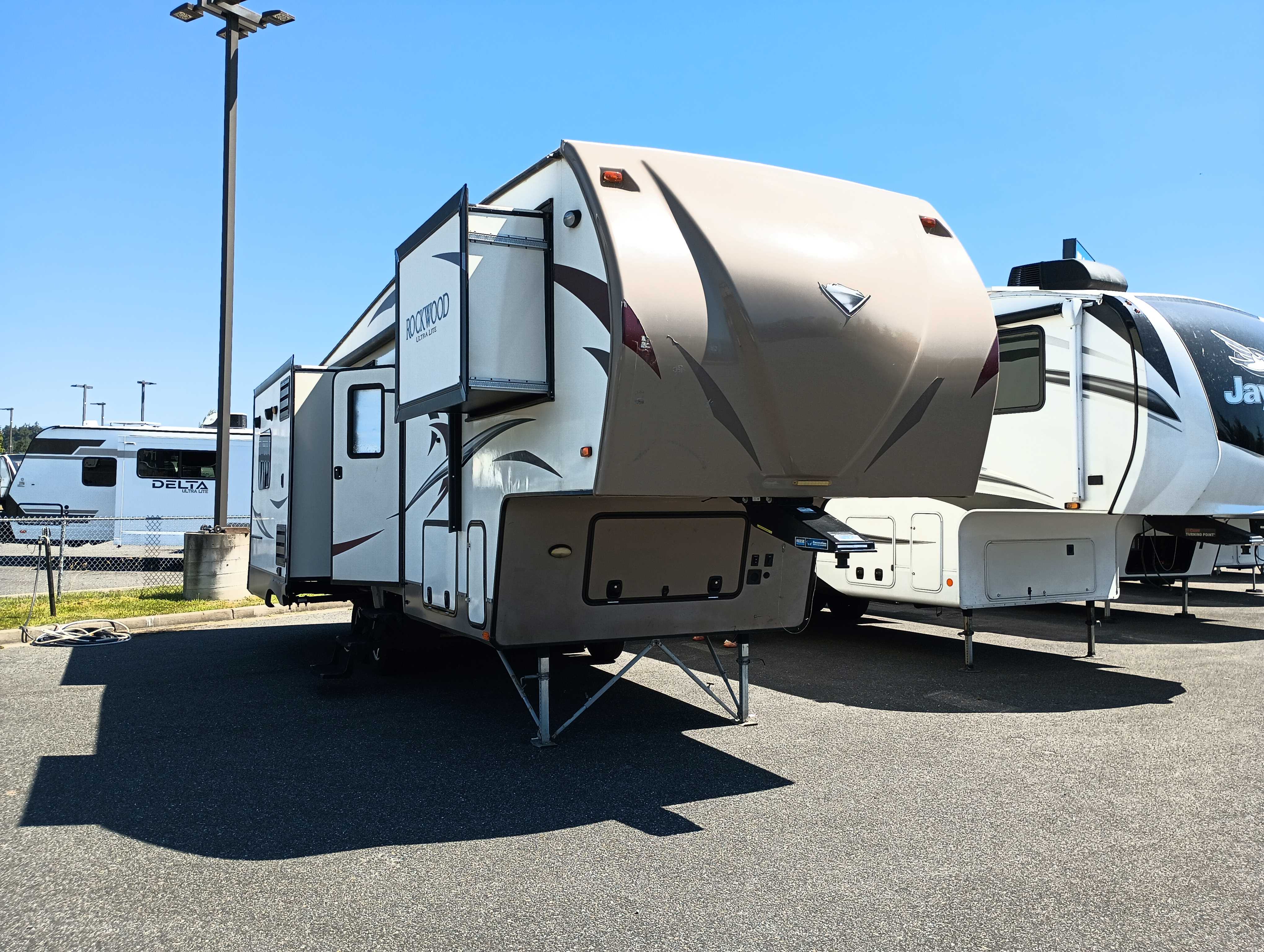 2015 Forest River Rockwood Ultra Lite 2650WS - Image 1