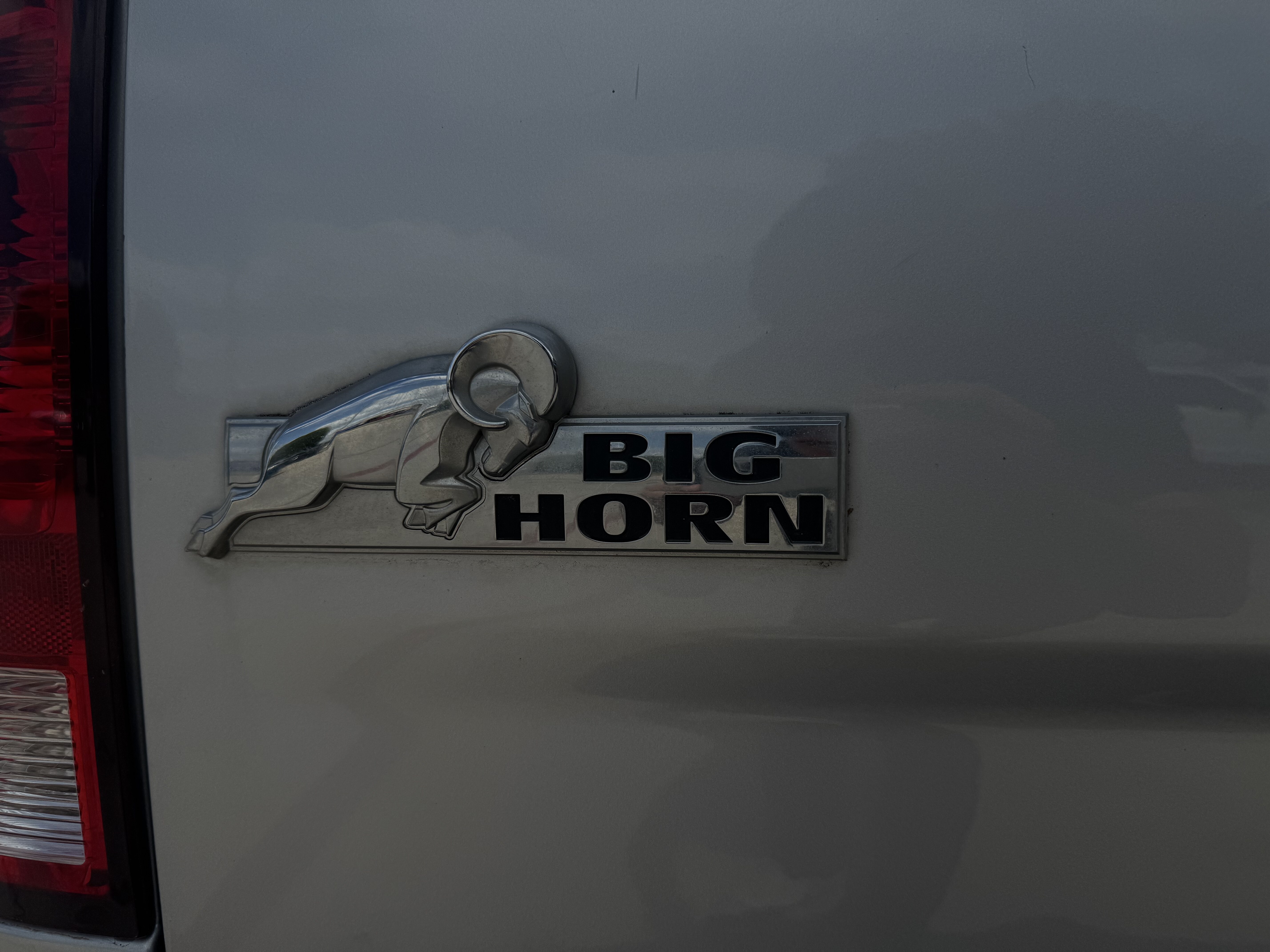 2014 Ram 1500 Pickup-V8 Quad Cab SLT 2WD - Image 8