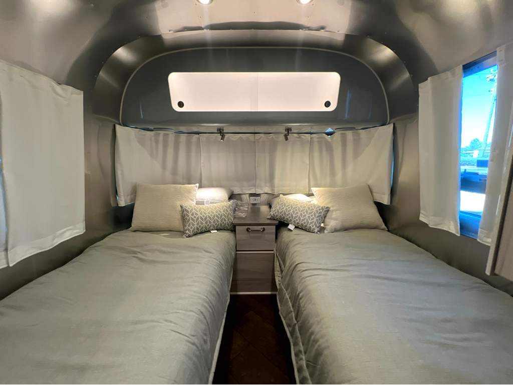 2027 AIRSTREAM INTERNATIONAL 23FBT - Image 18