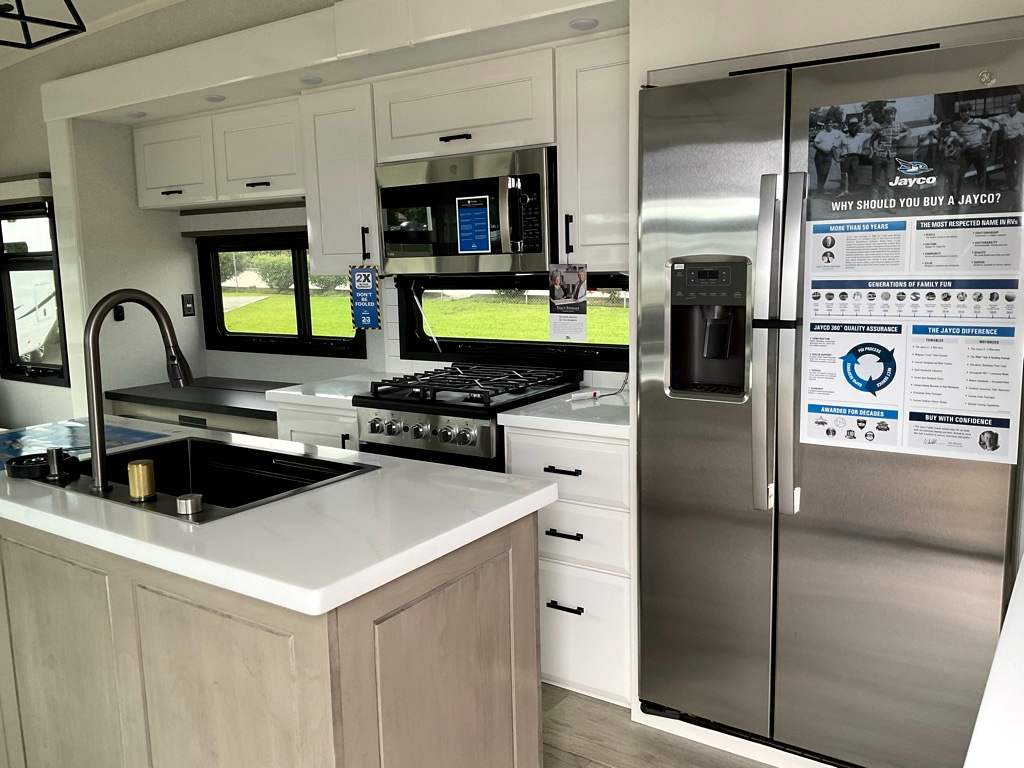 2026 JAYCO PINNACLE 32 RLTS - Image 7