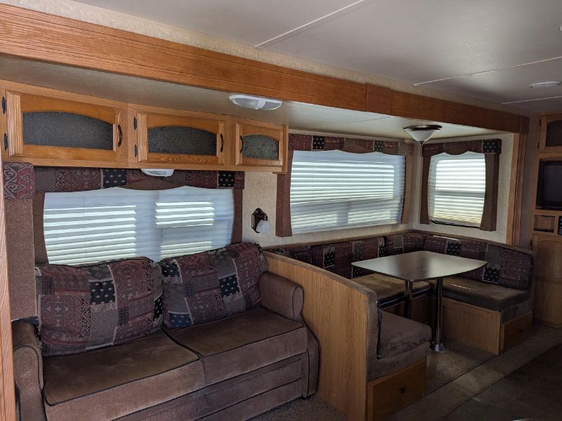 2012 Dutchmen Denali 265RL - Image 4