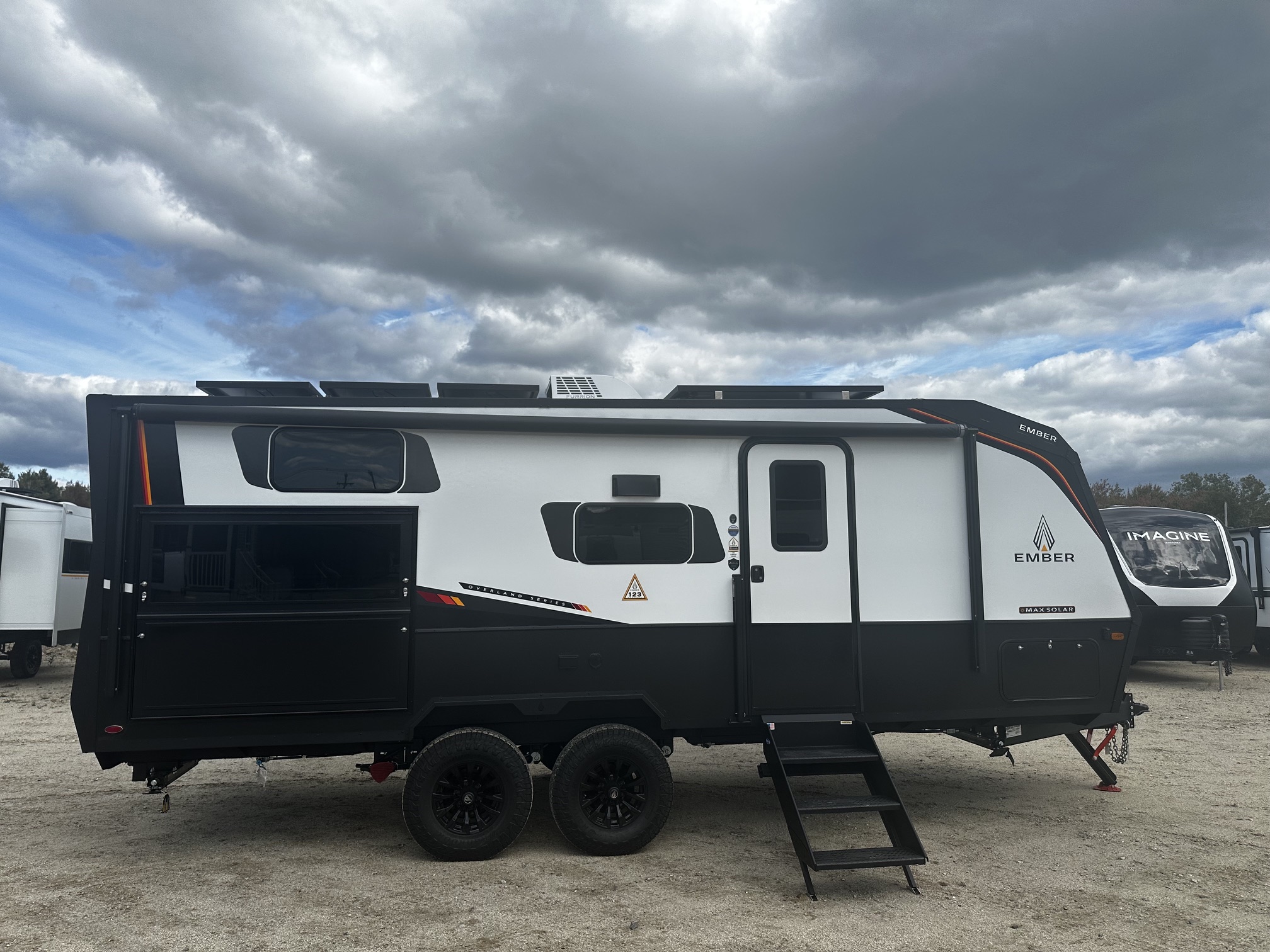 2027 Ember Overland Series 221MSL - Image 1