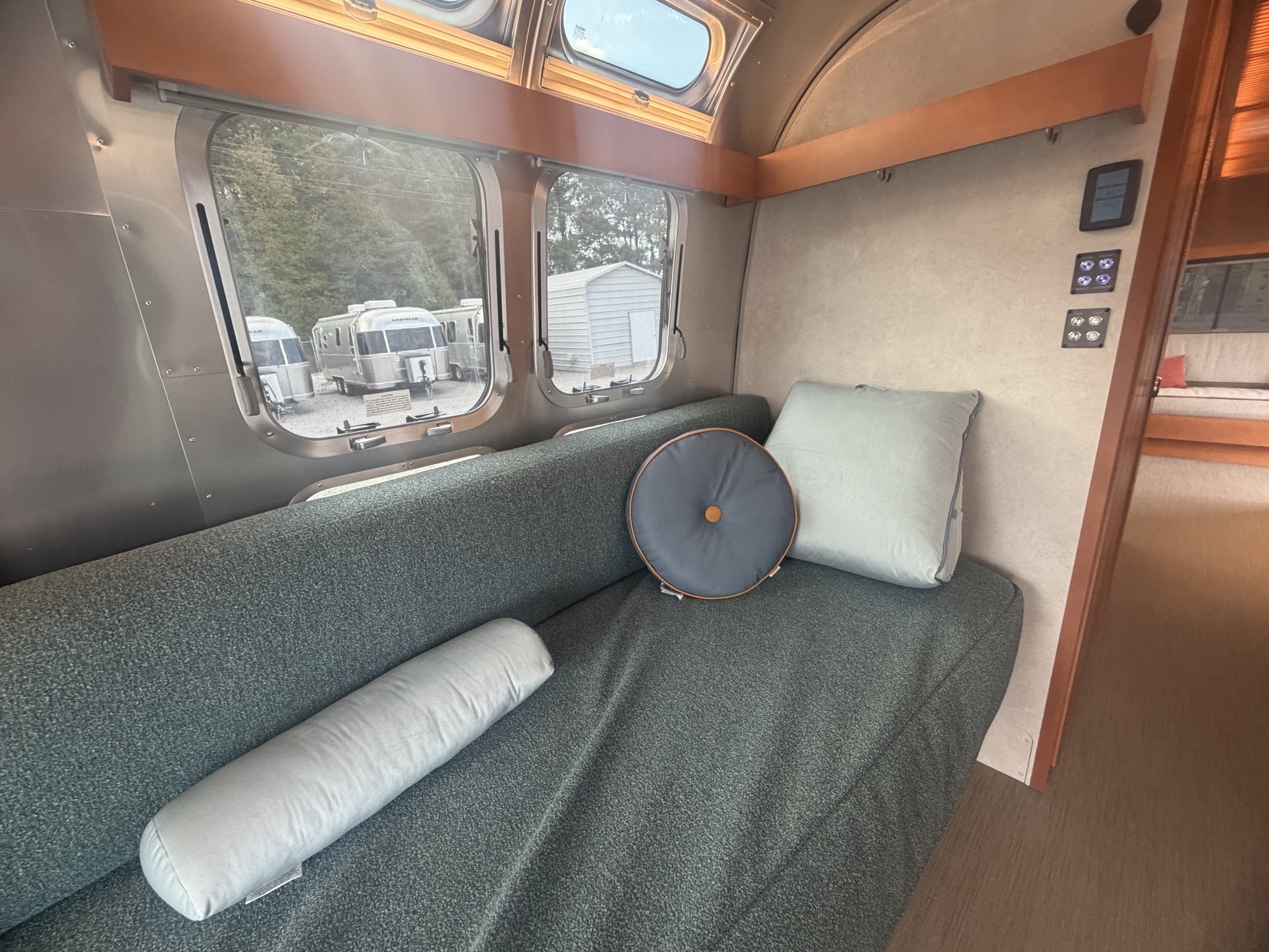 2027 AIRSTREAM FRANK LLOYD WRIGHT 28RBT - Image 25