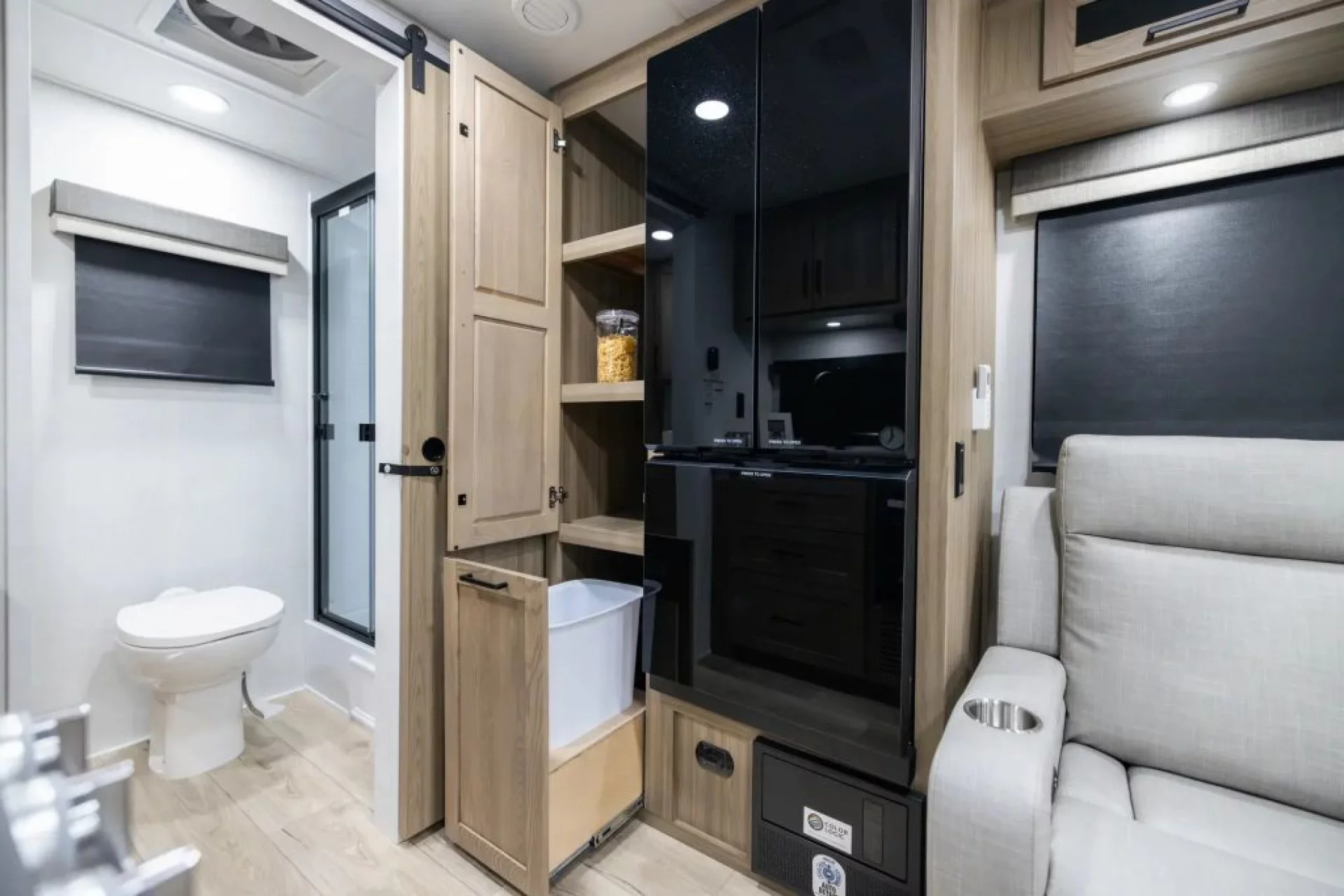 2027 FOREST RIVER ROCKWOOD MINI LITE 2524FBT - Image 15