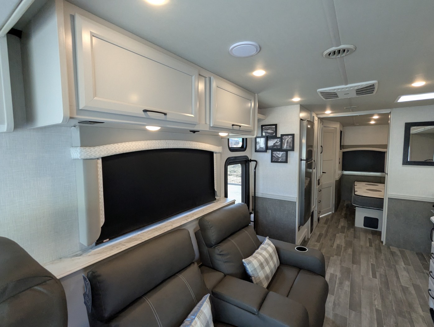 2025 Fleetwood Flair 28A - Image 16