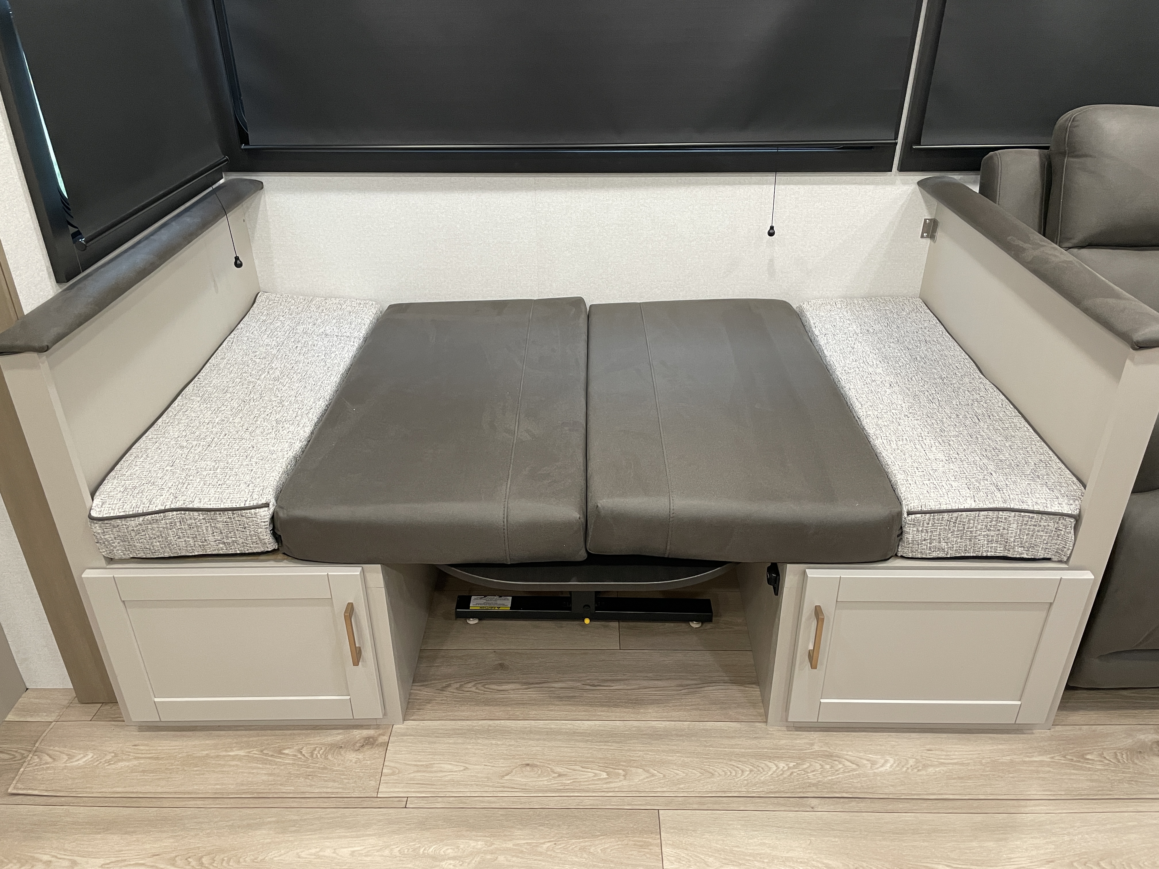 2027 Jayco Jay Feather 30RKB - Image 13