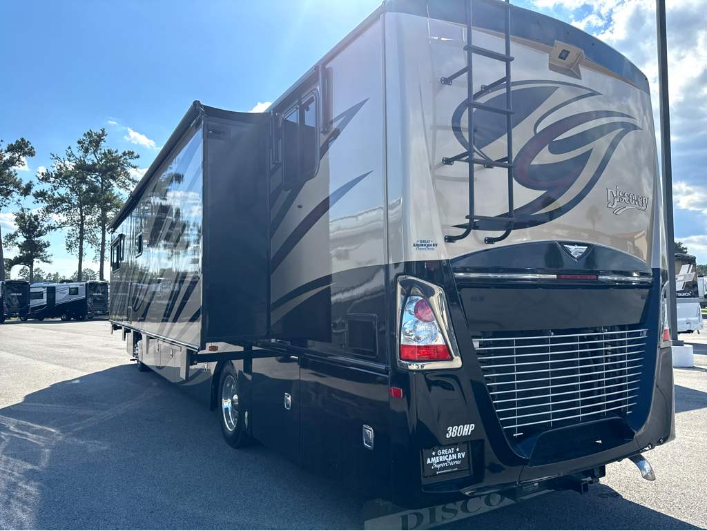 2014 Fleetwood DISCOVERY 40E - Image 3