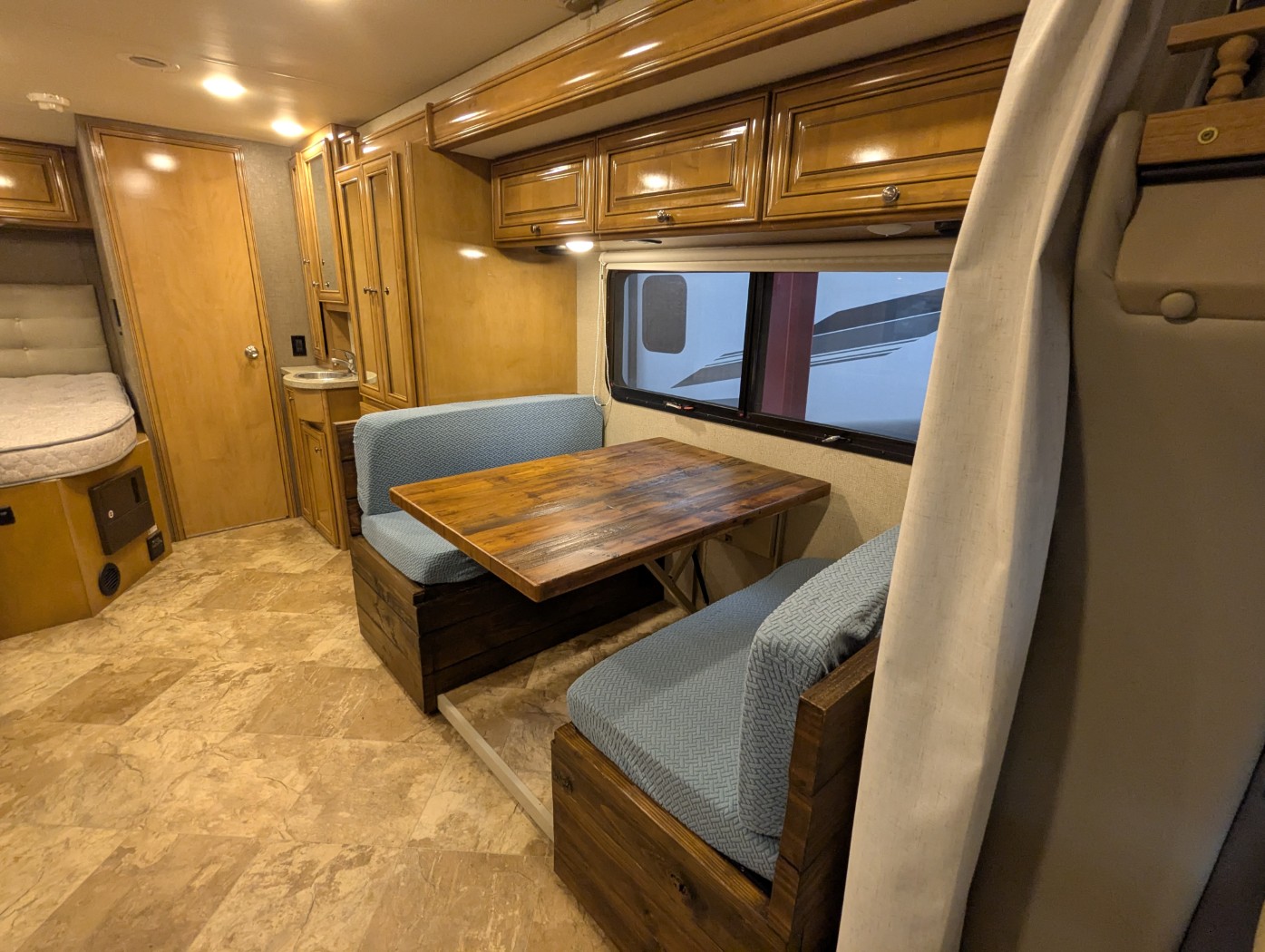 2018 Thor Motor Coach Citation Sprinter 24SJ - Image 10