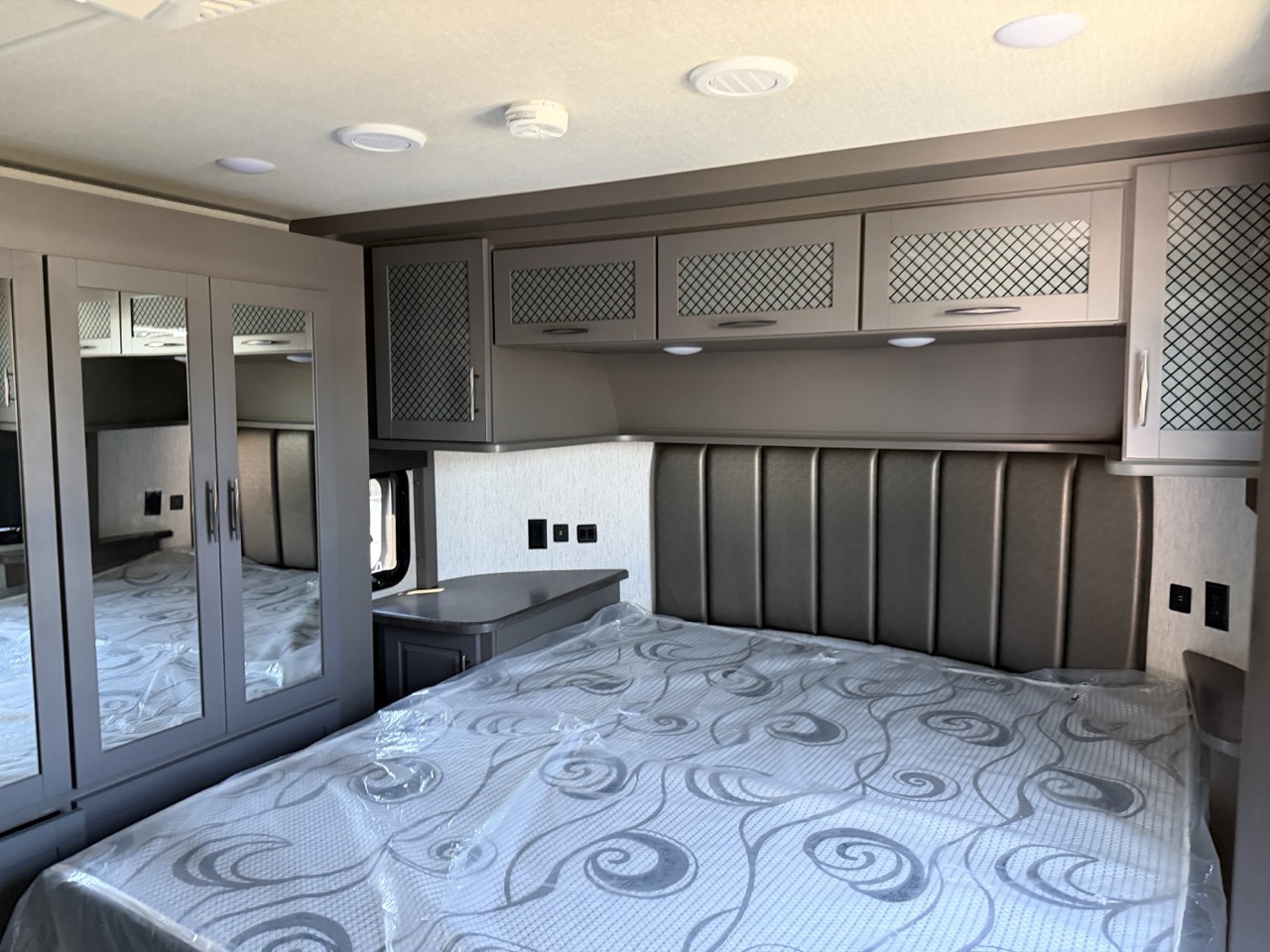 2023 Grand Design Momentum M-Class 349M - Image 26