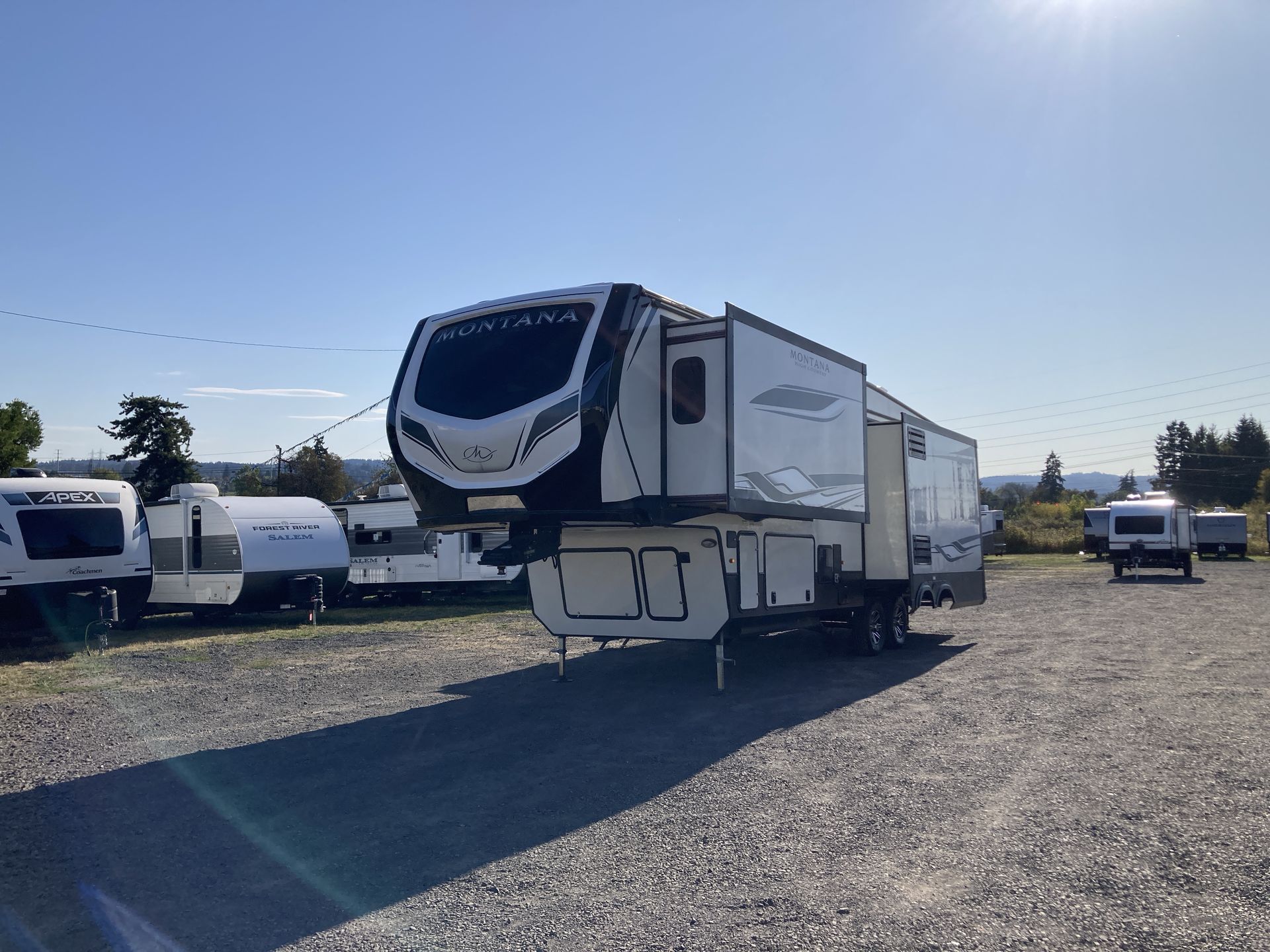 2022 Keystone Montana High Country 295RL - Image 11