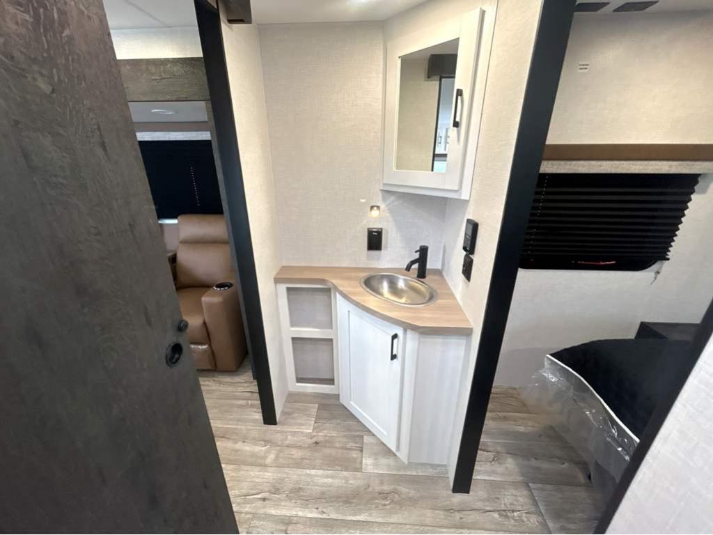 2026 VENTURE RV SIENNA 231VRK - Image 25