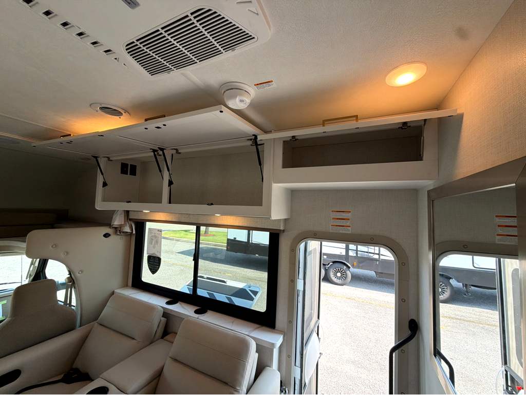 2027 THOR MOTOR COACH MAGNITUDE GA28 - Image 35