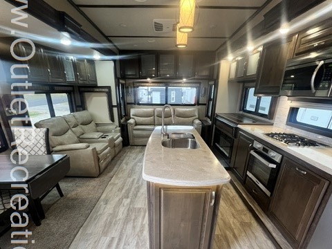 2019 Grand Design Solitude 385GK - Image 8