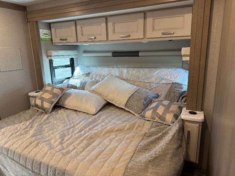 2026 Thor Motor Coach Inception 38XL - Image 15