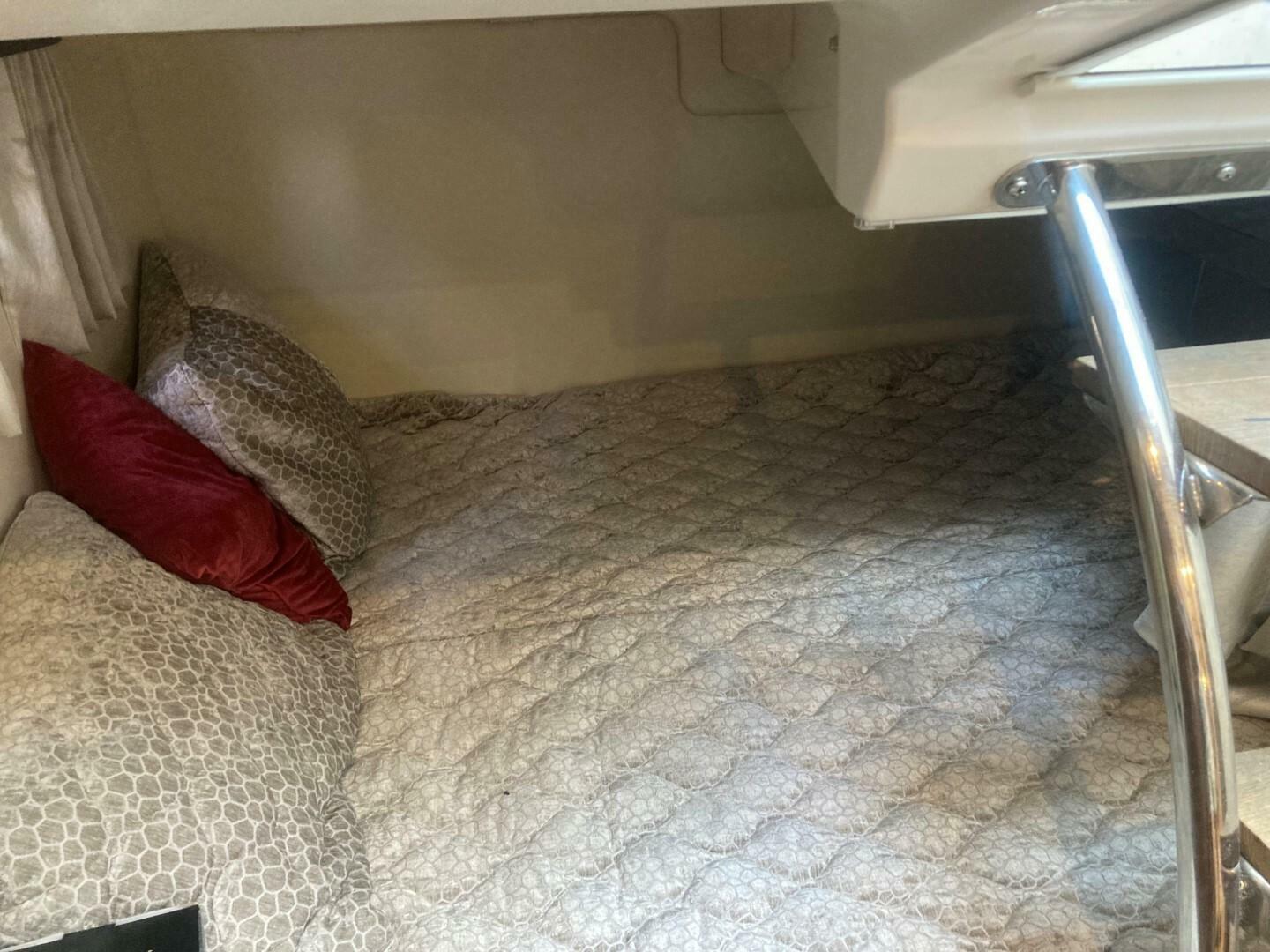2015 Regal 28 Express - Image 33