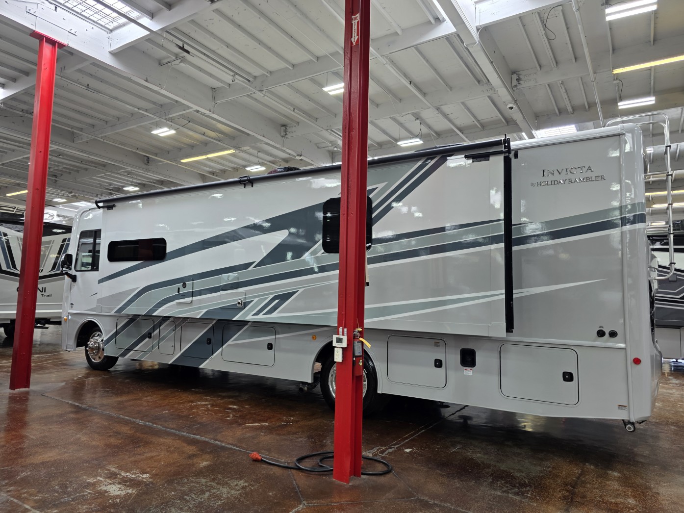 2026 Holiday Rambler Invicta 33HB - Image 8
