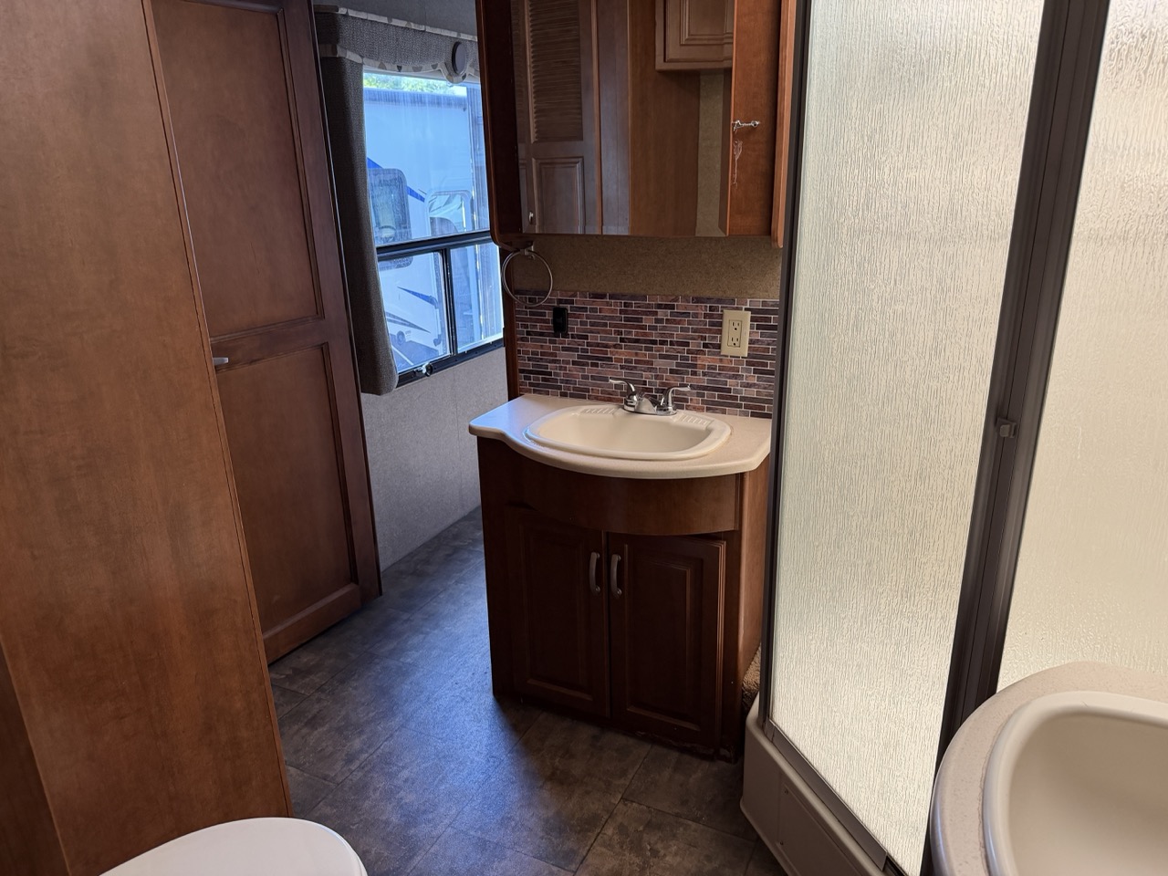 2014 Thor Motor Coach Challenger 37GT - Image 18