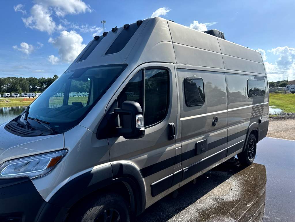 2027 GRAND DESIGN LINEAGE SERIESVP LVP2 - Image 4