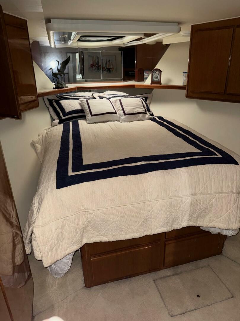 1998 Viking Motor Yacht - Image 25