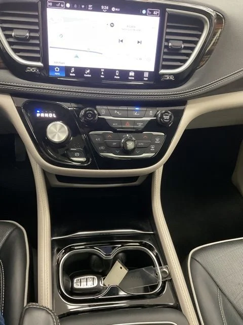 2024 Chrysler Pacifica Wagon 4D Limited - Image 14