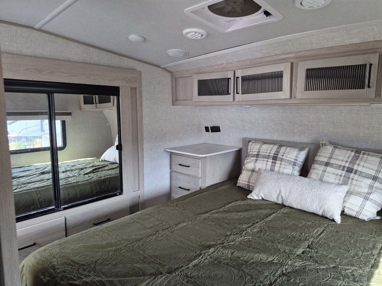 2022 Forest River Rockwood Ultra Lite 2883WS - Image 13