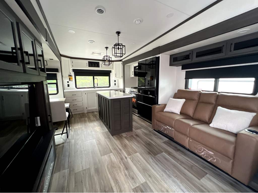 2026 VENTURE RV SPORTTREK 353VRK - Image 6