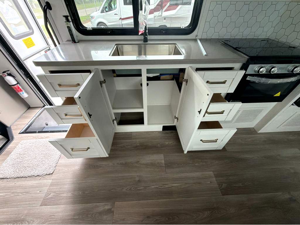 2027 ENTEGRA COACH ODYSSEY 29V - Image 20