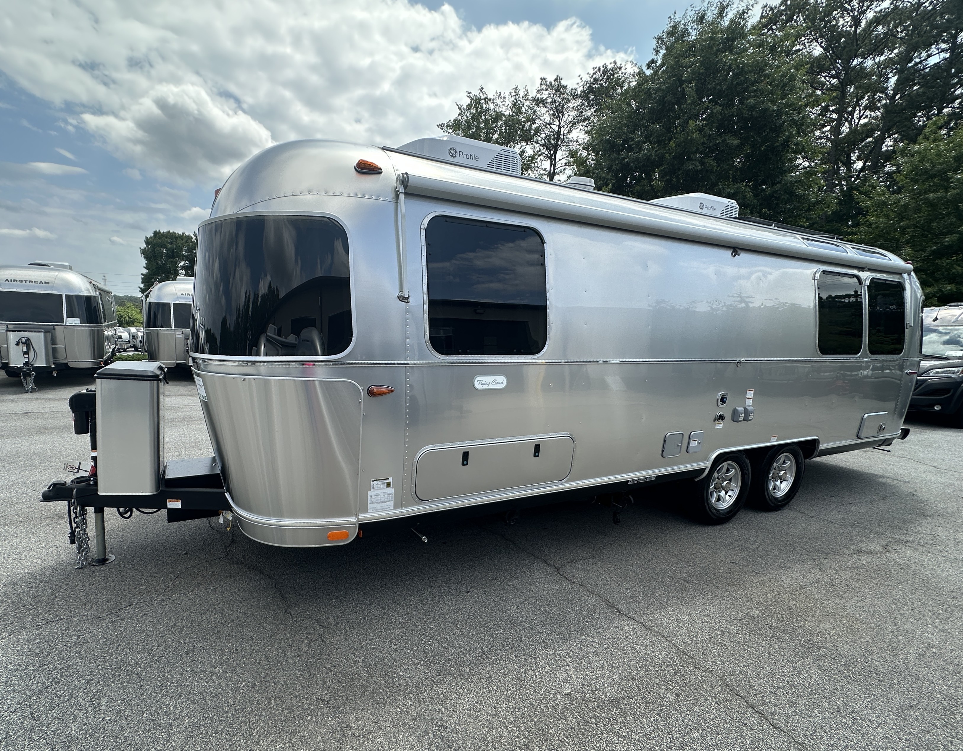 2026 Airstream Flying Cloud 27FB - Image 4