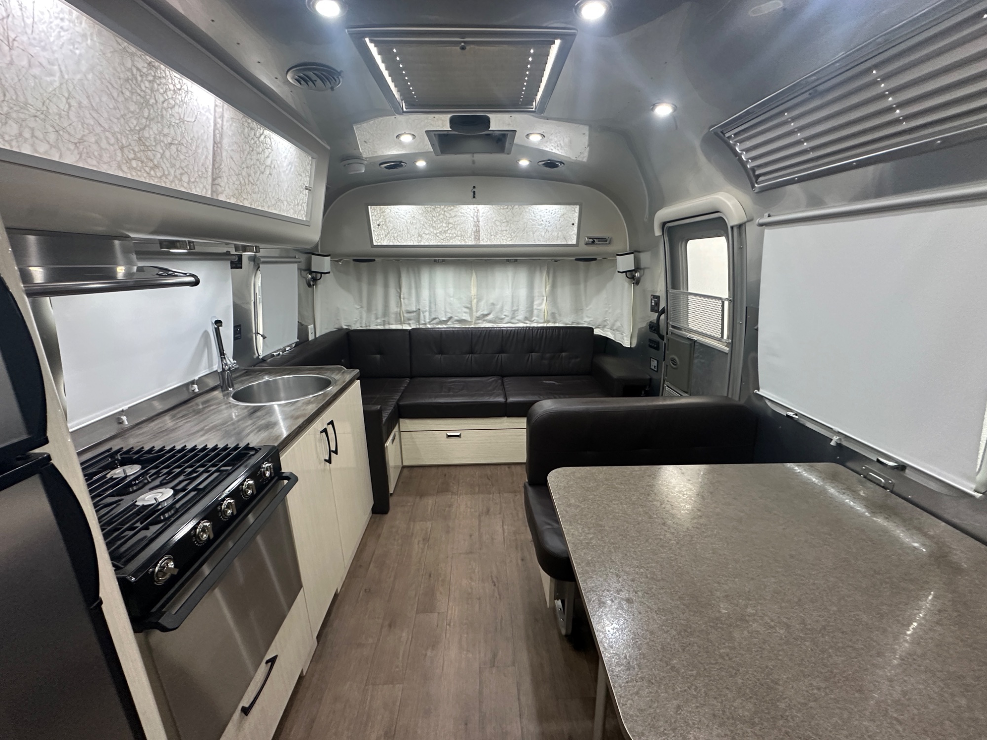 2019 Airstream International Serenity 28RBQ - Image 8