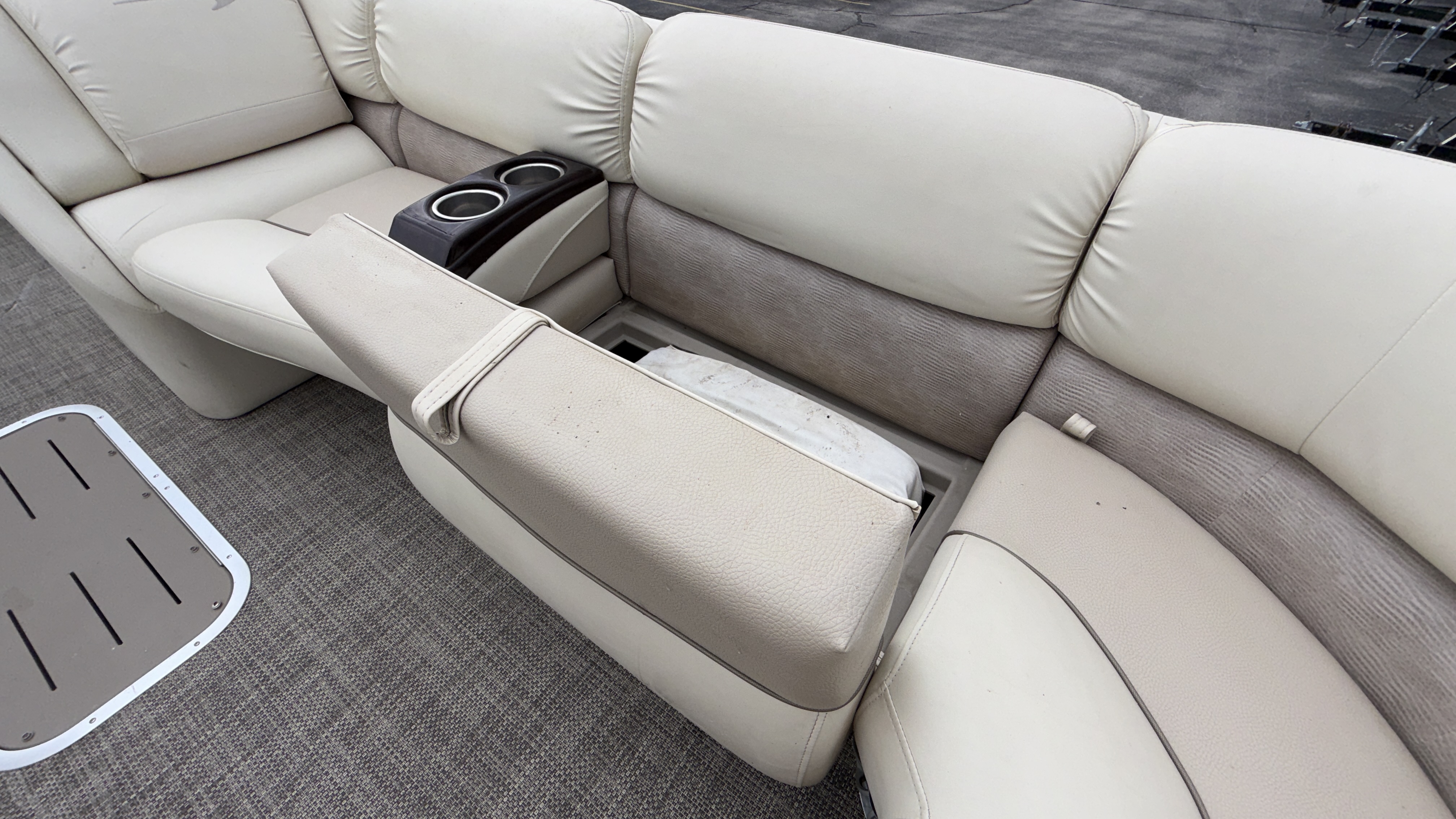 2015 Bennington 2550 RSR - Image 31