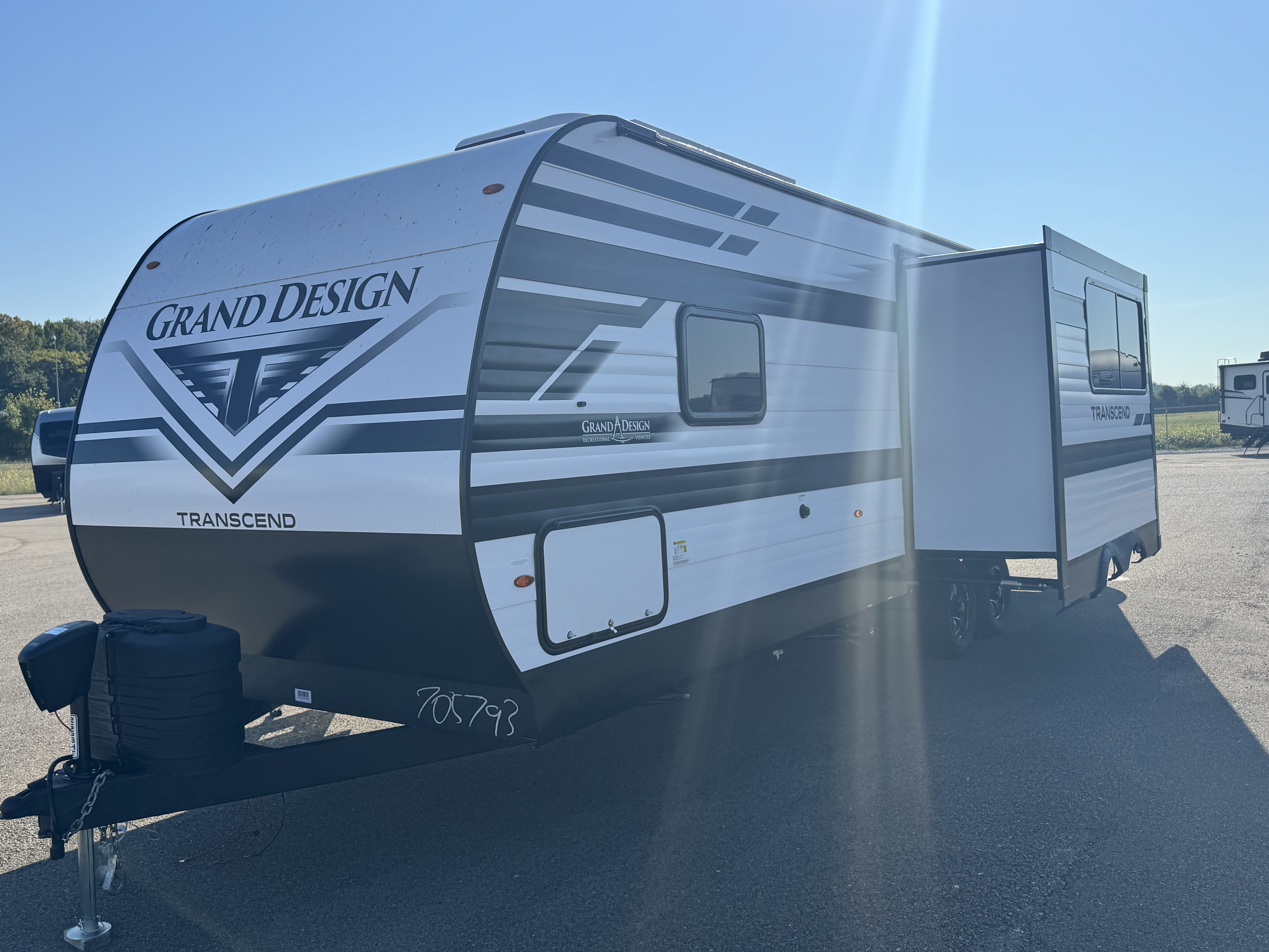 2027 GRAND DESIGN TRANSCEND 265BHT - Image 2