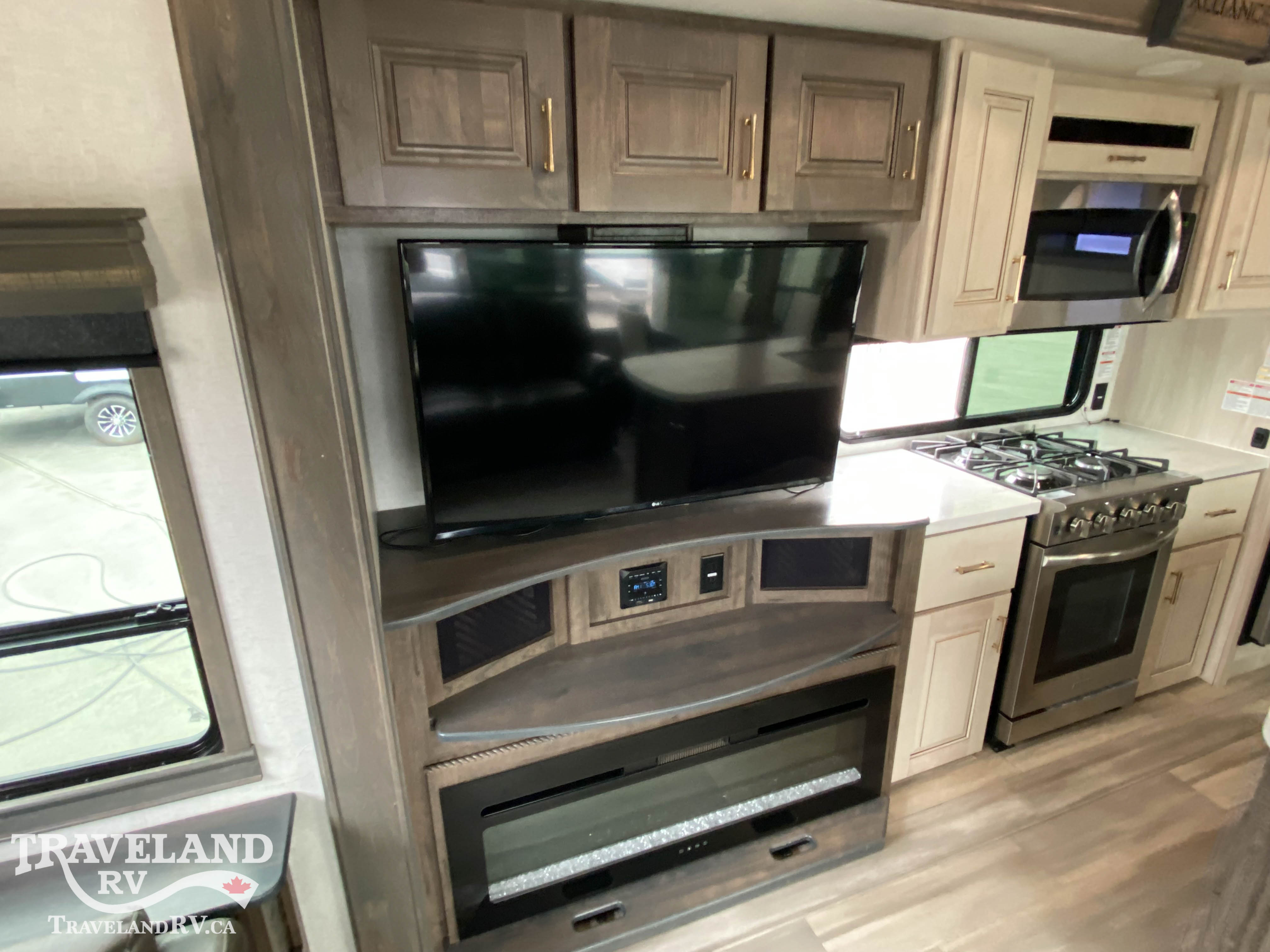 2022 Alliance RV Paradigm 310RL - Image 9