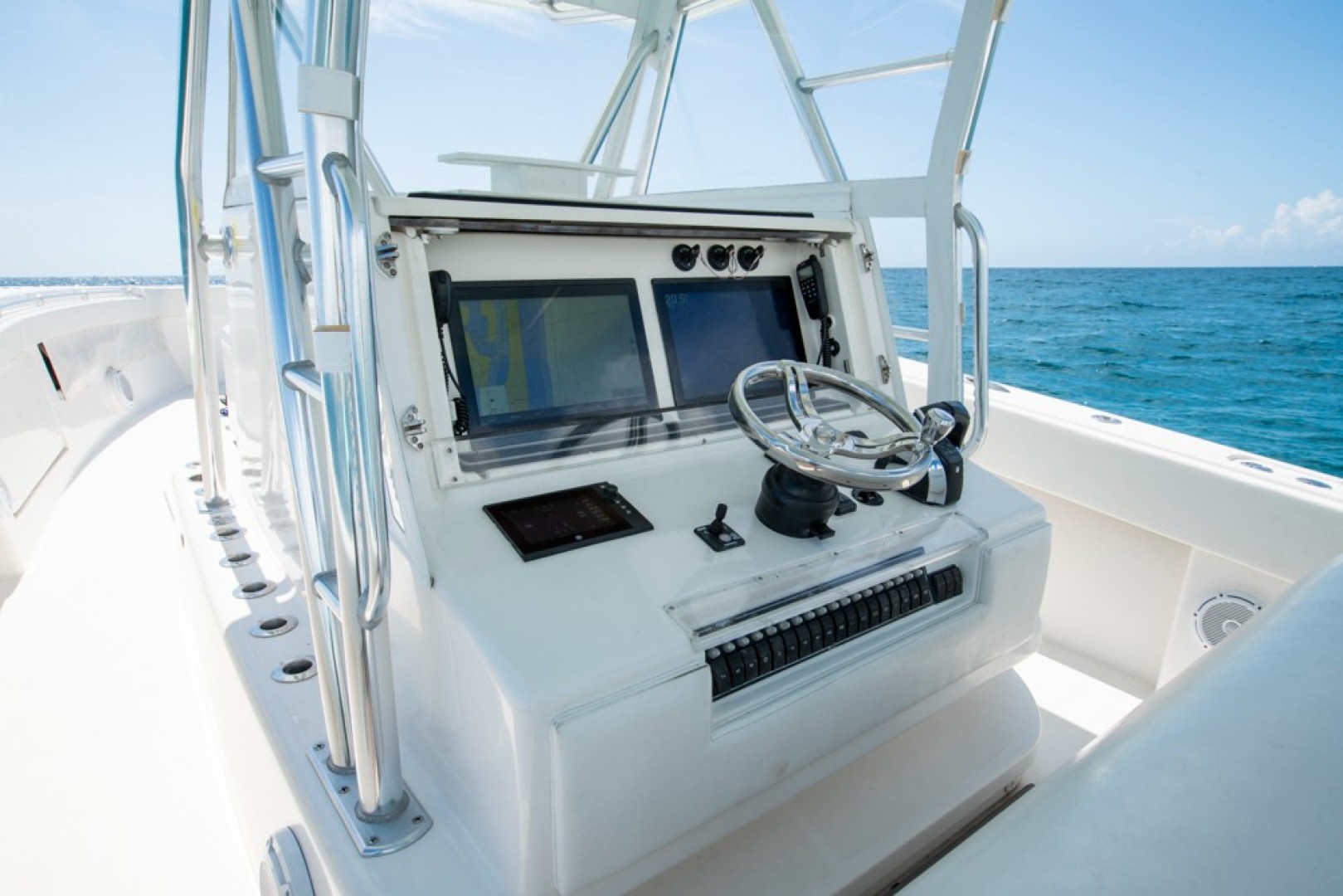 2011 Invincible 42CC - Image 3