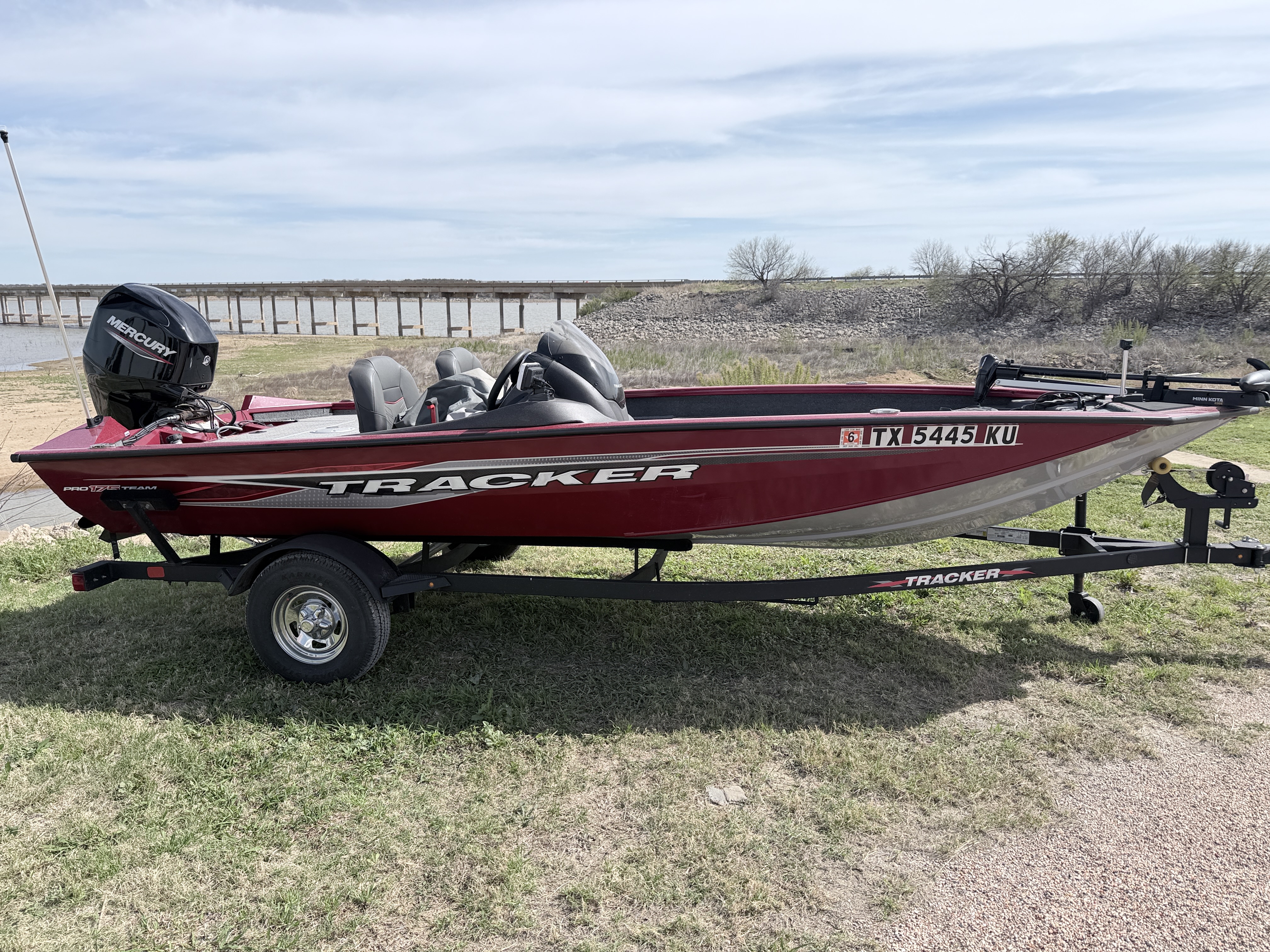 2024 TRACKER 2024 POR 175TF - Image 2