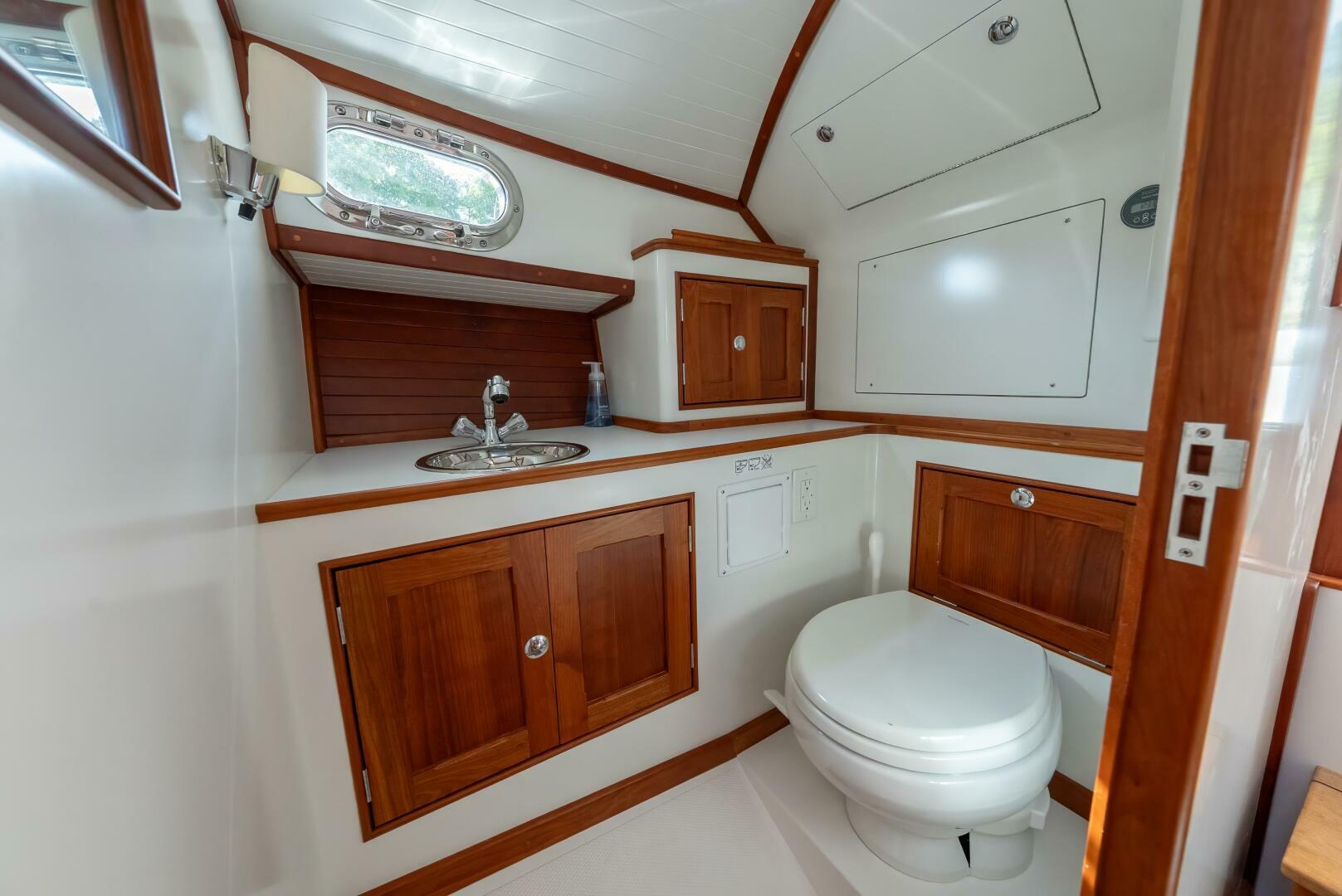 2020 CH Marine Shelter Island Nomad - Image 4