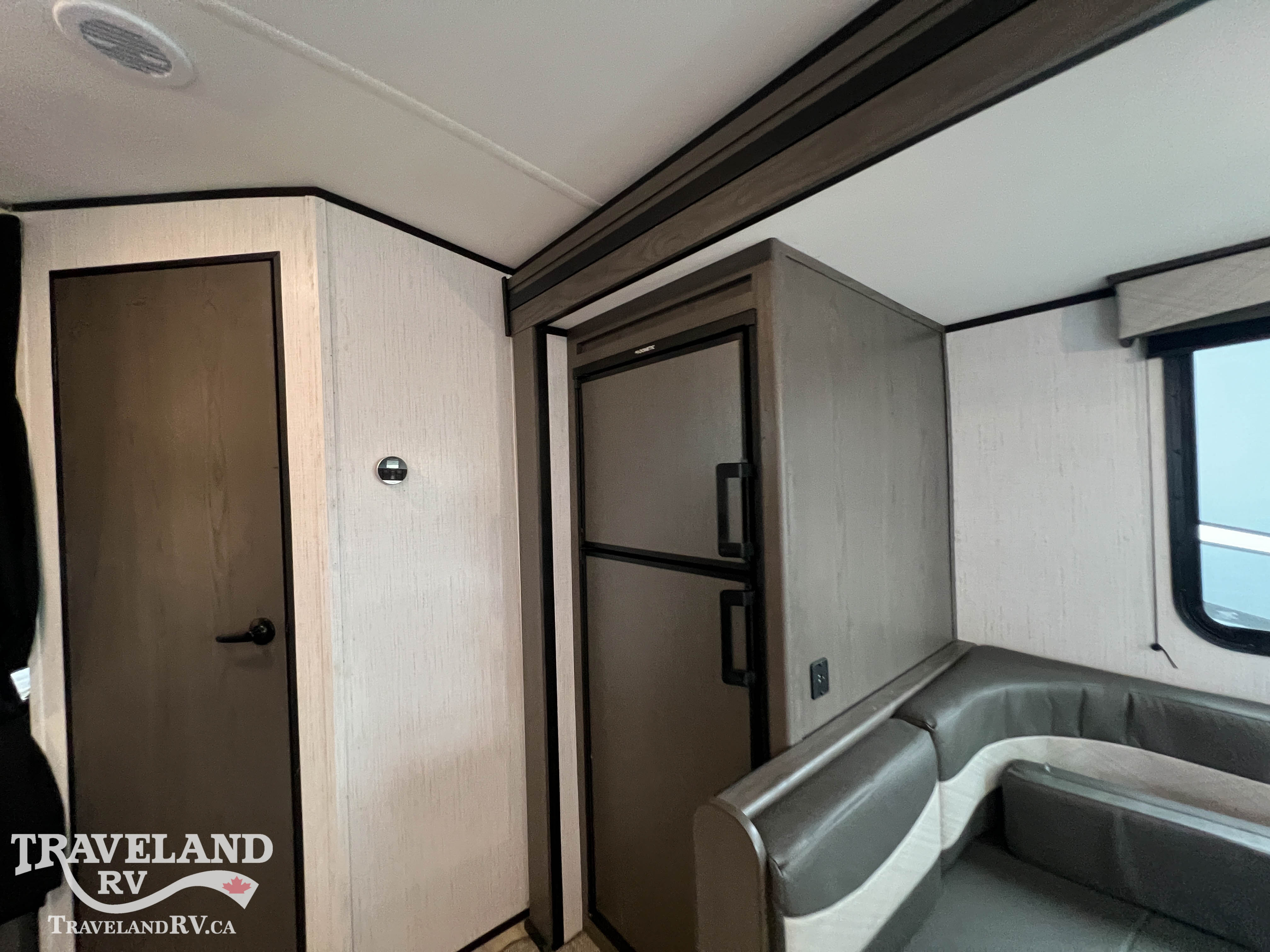 2021 Cruiser RV Embrace Ultra-Lite EL252 - Image 13