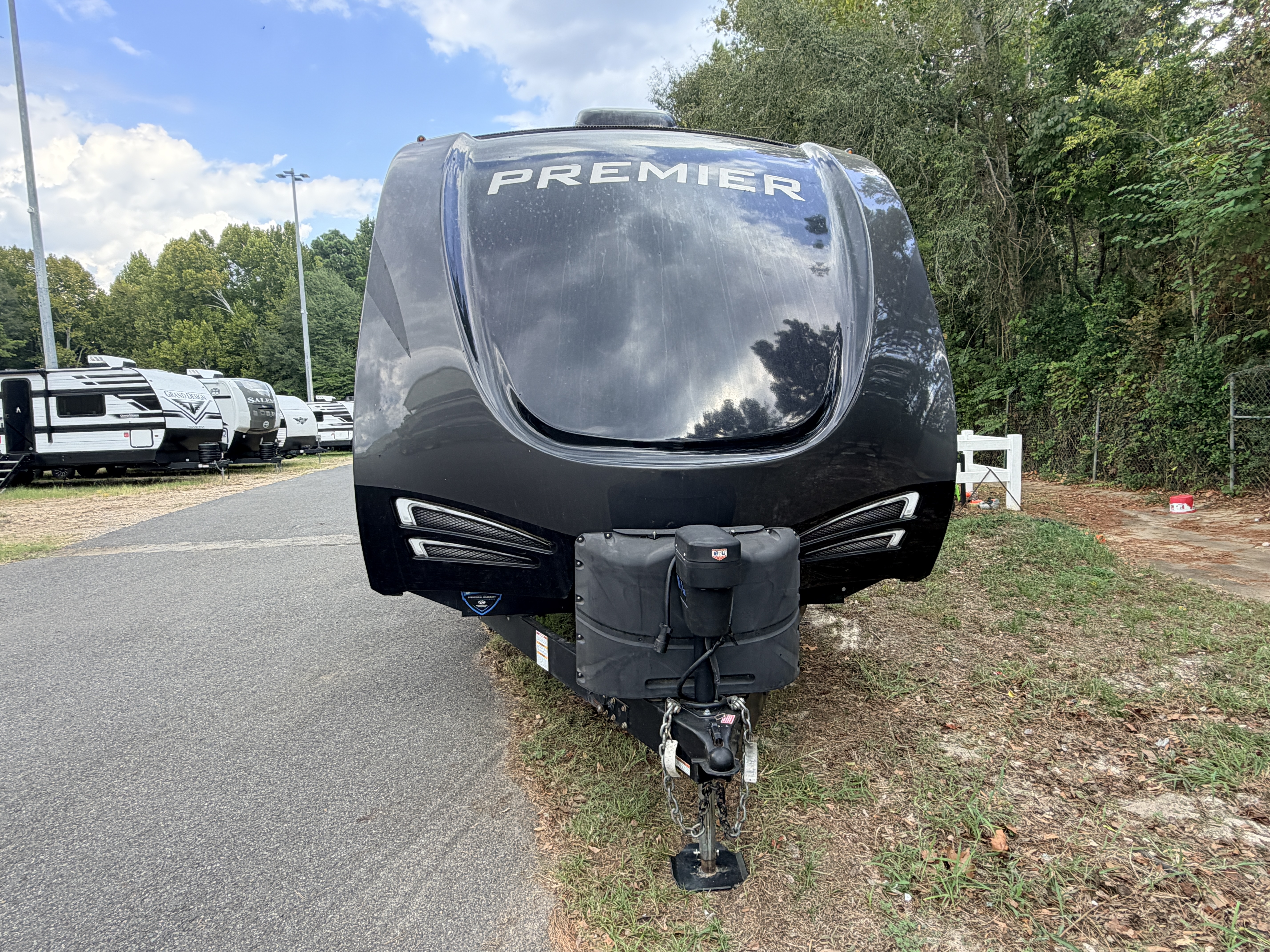 2019 Keystone PREMIER 298BHPR - Image 2