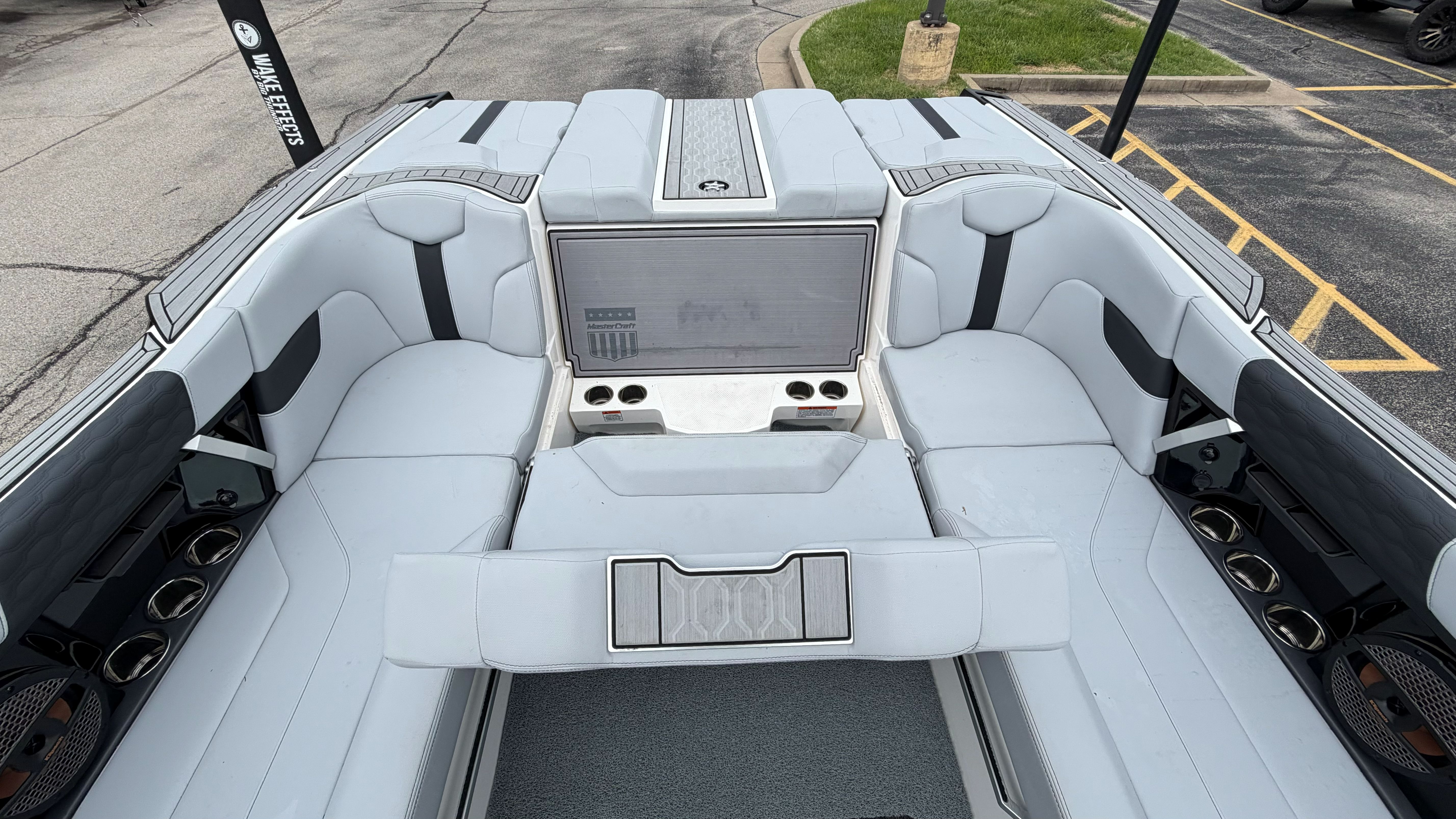 2024 MasterCraft XT25 - Image 44