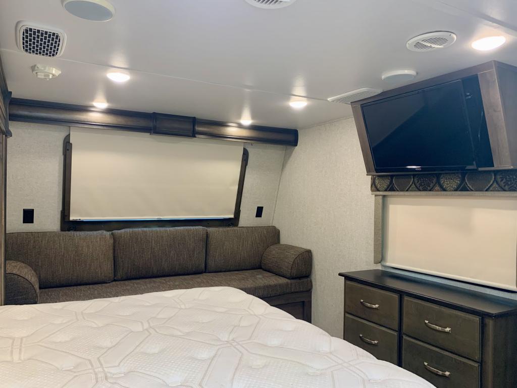 2019 Keystone Montana 3811MS - Image 39