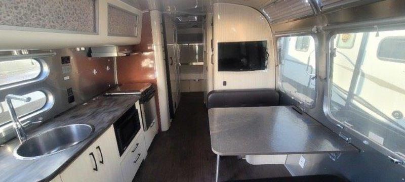 2019 AIRSTREAM INTERNATIONAL 30RB SERENITY - Image 6
