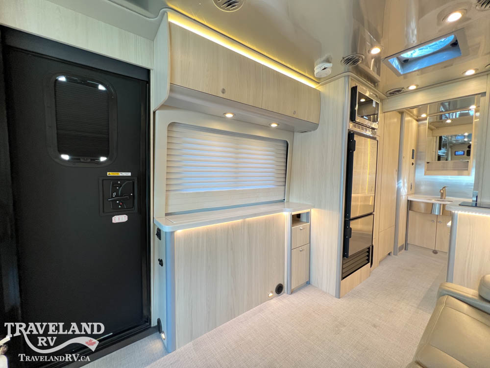 2025 AIRSTREAM ATLAS MURPHY SUITE E1 - Image 21